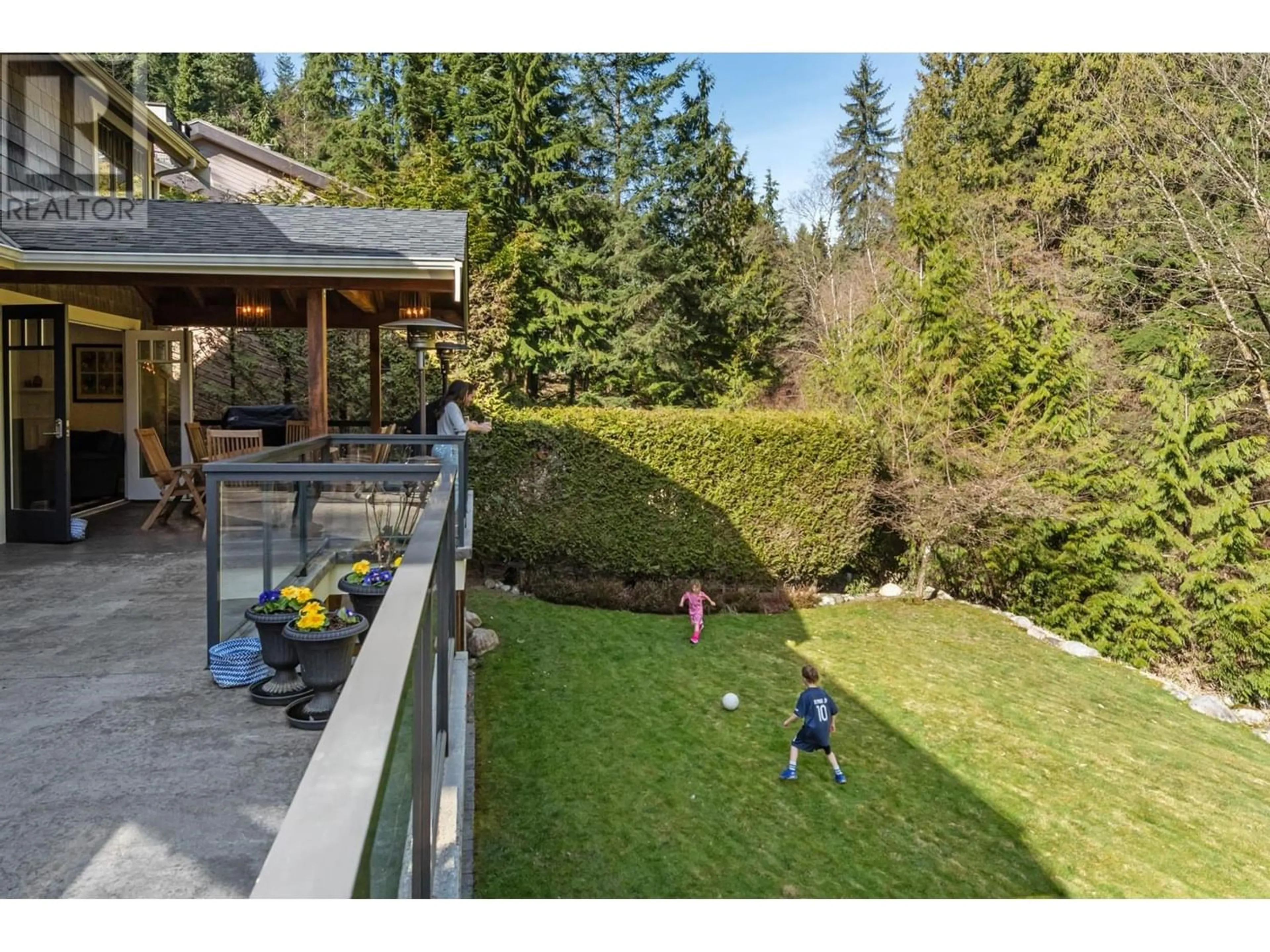 Patio for 2220 CARMARIA COURT, North Vancouver British Columbia V7J3M4