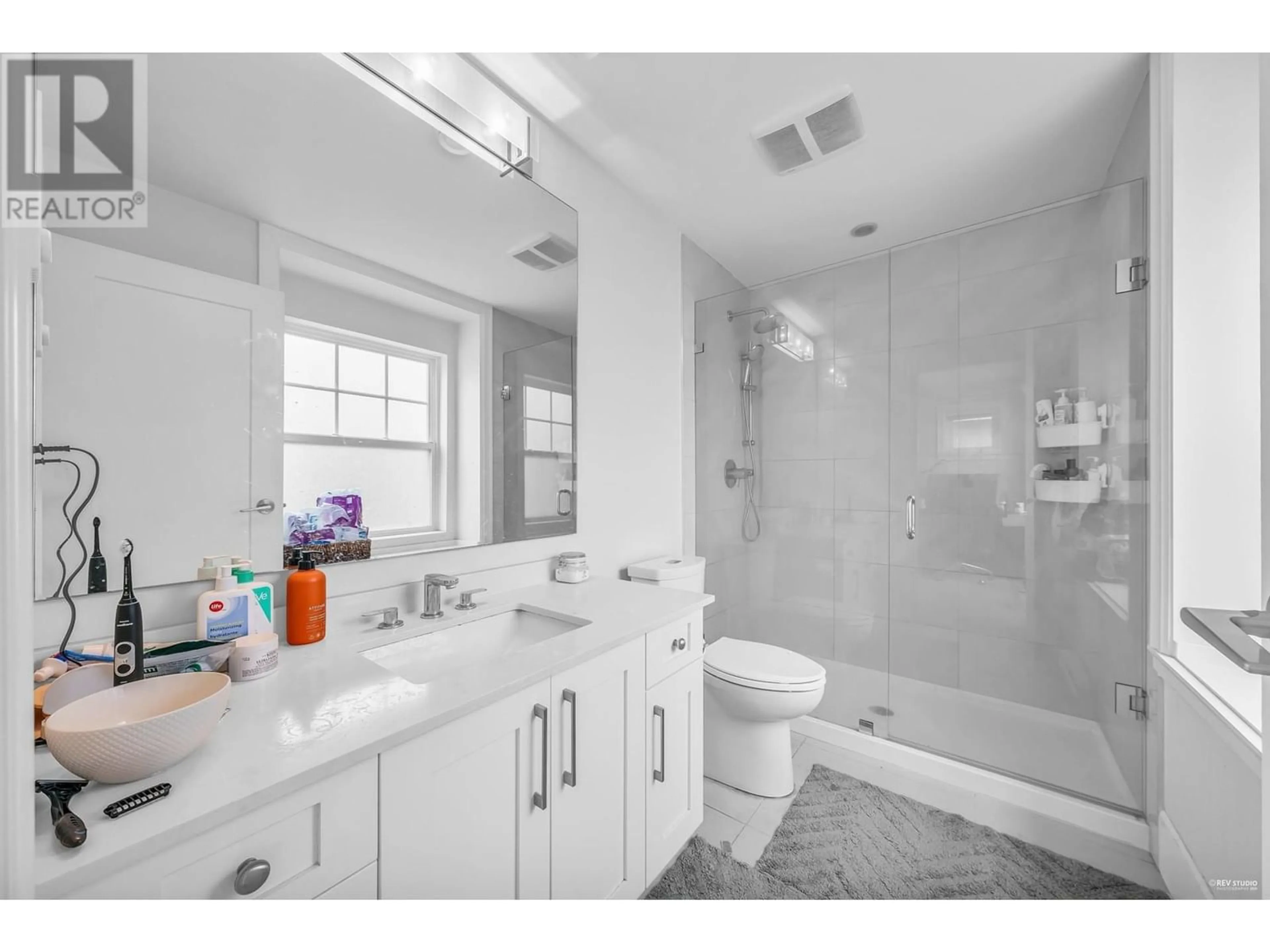 Bathroom for 2887 E 41 AVENUE, Vancouver British Columbia V5R2X4