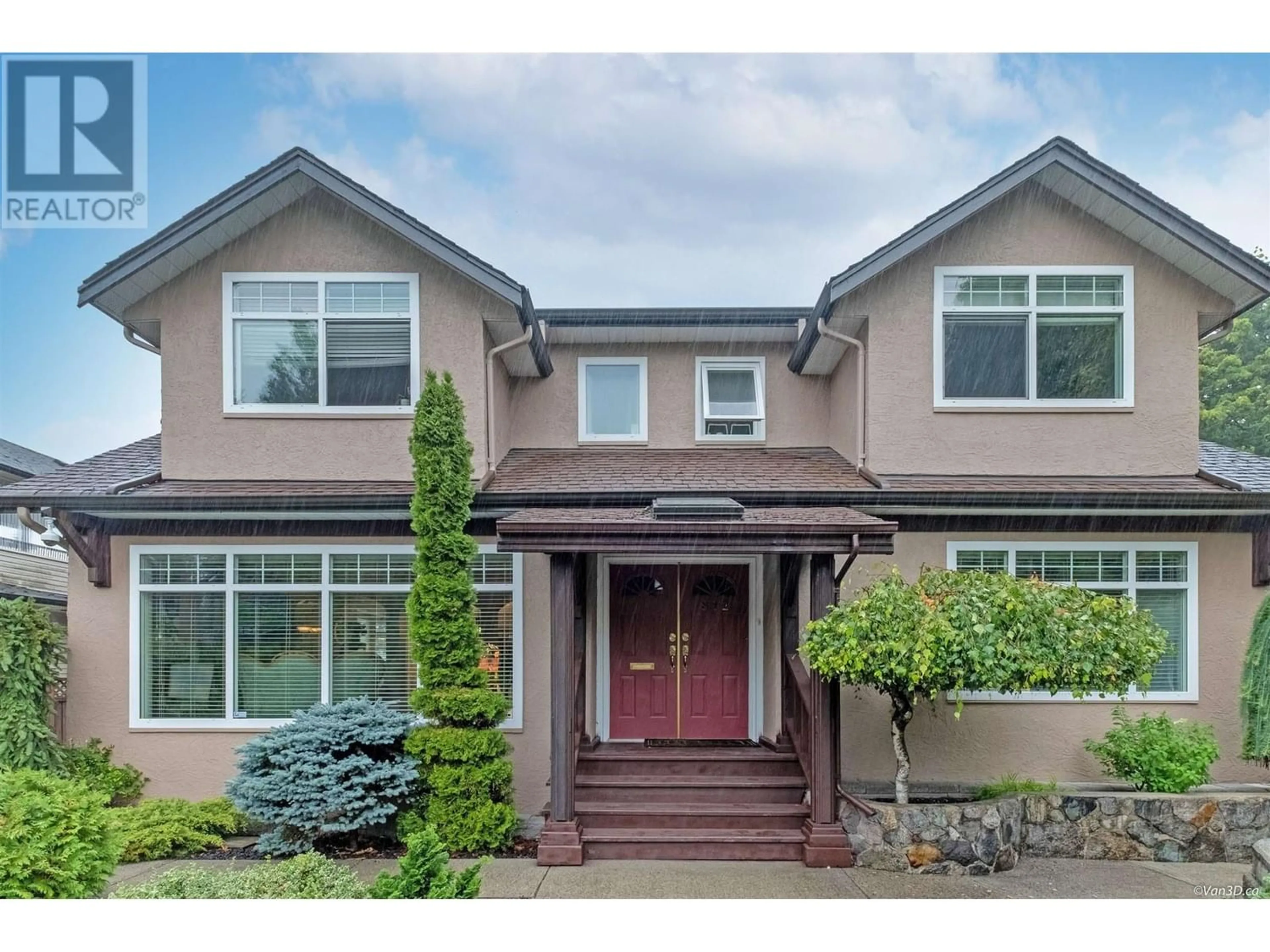 Frontside or backside of a home for 812 ROBINSON STREET, Coquitlam British Columbia V3J4G3