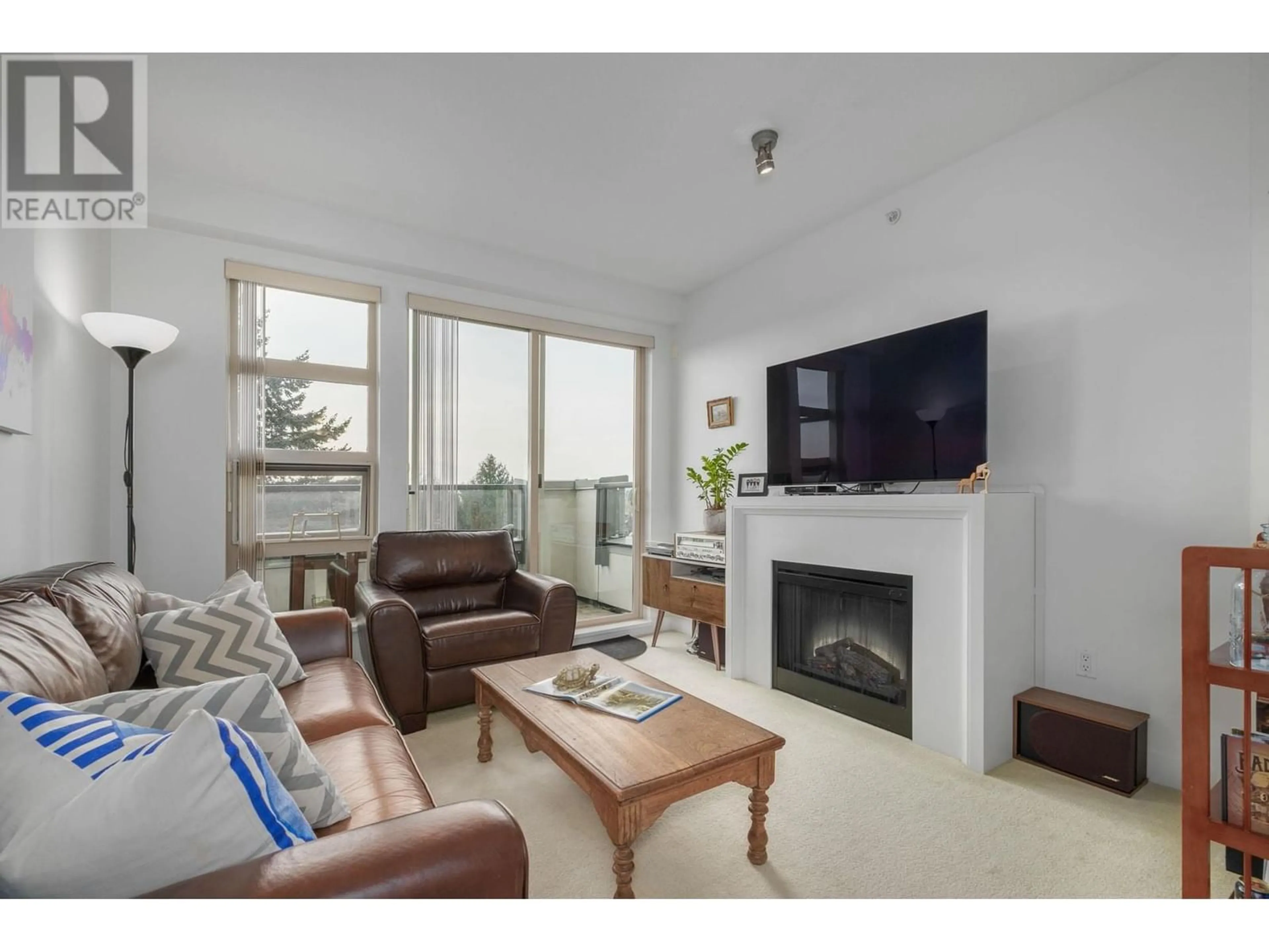 Living room for 405 4550 FRASER STREET, Vancouver British Columbia V5V4G8
