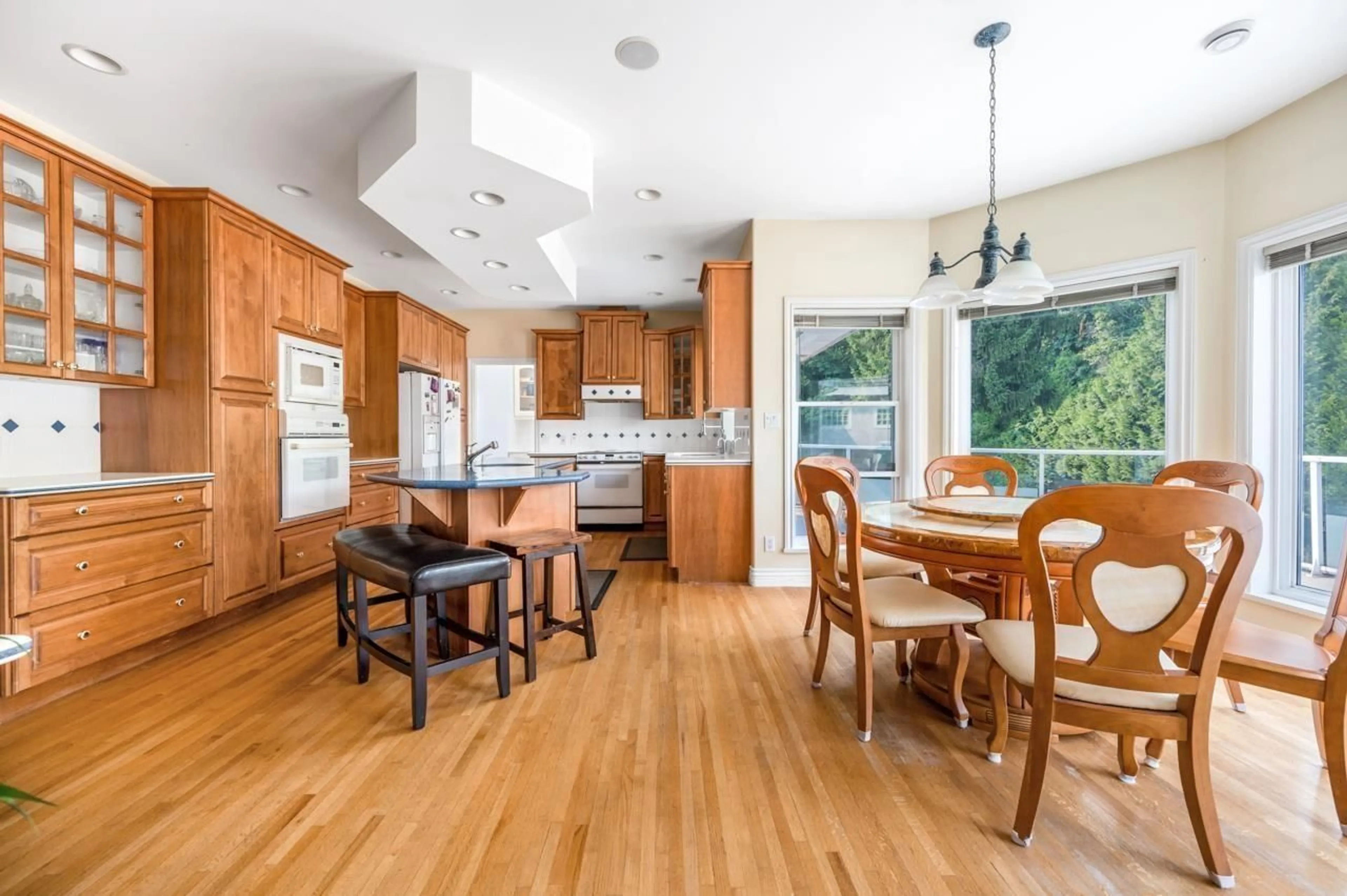 Contemporary kitchen for 16321 88 AVENUE, Surrey British Columbia V4N3M3