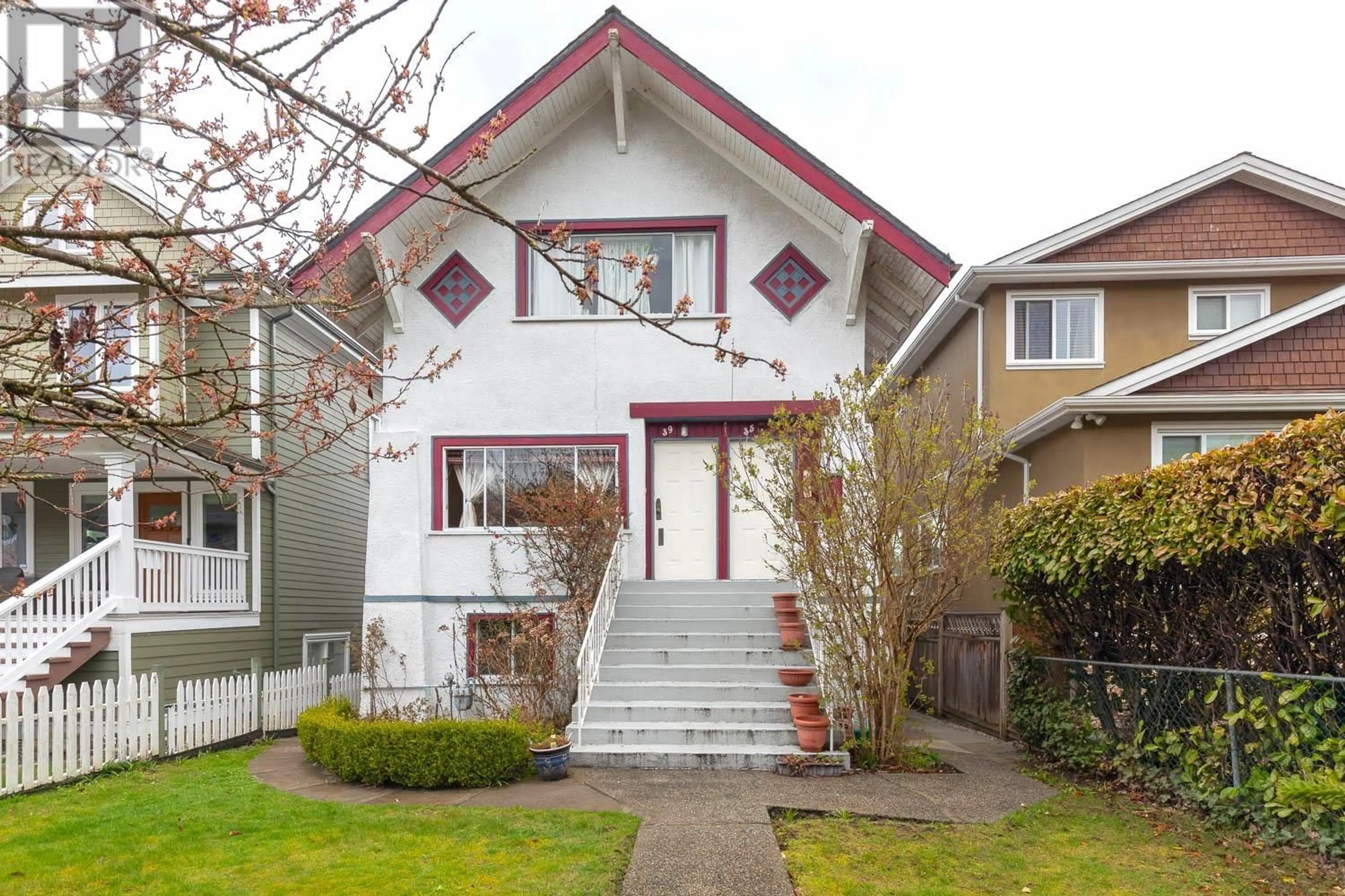 Frontside or backside of a home for 33 W 17TH AVENUE, Vancouver British Columbia V5Y1Z5