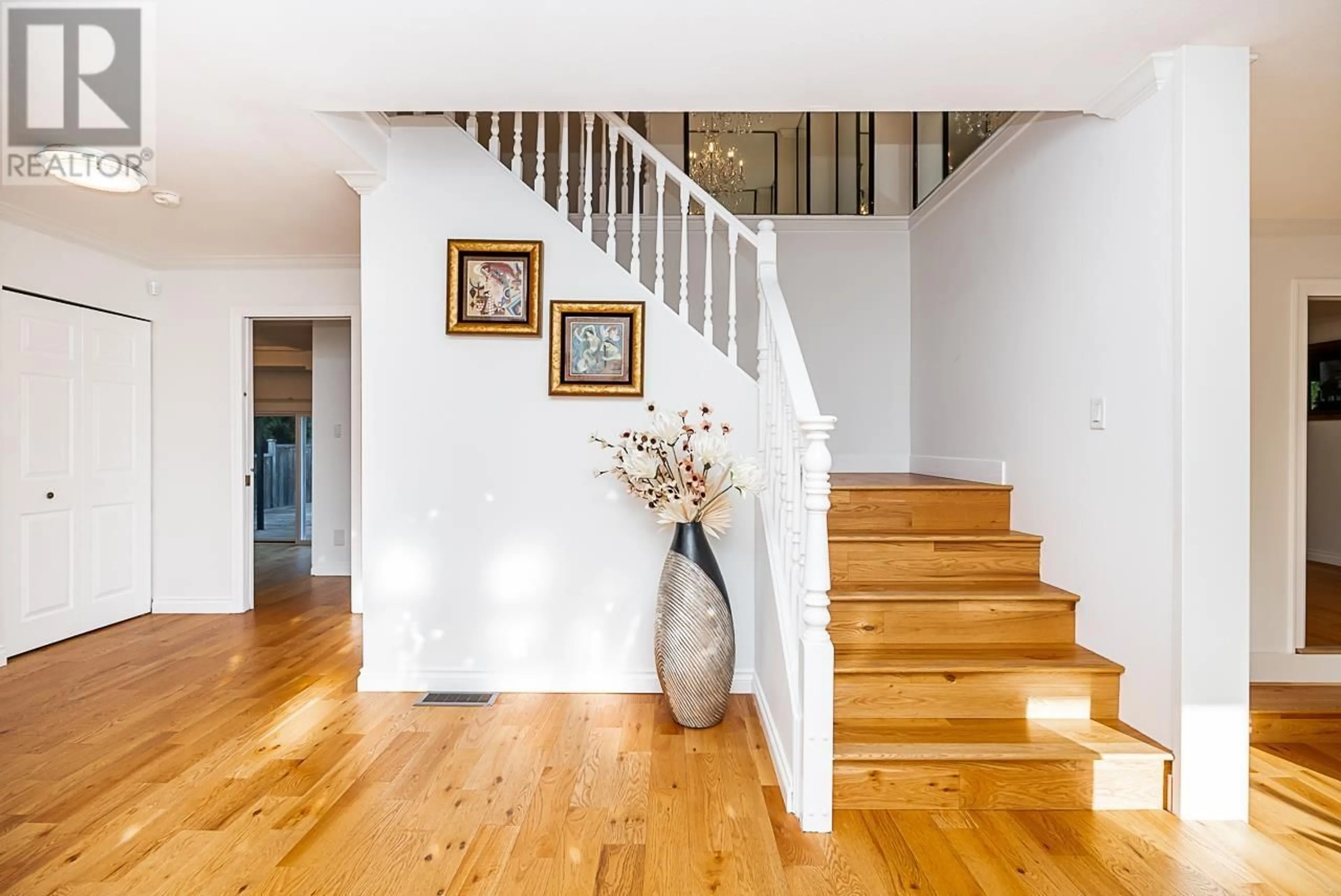 Stairs for 7845 MEADOWOOD CLOSE, Burnaby British Columbia V5A4C2