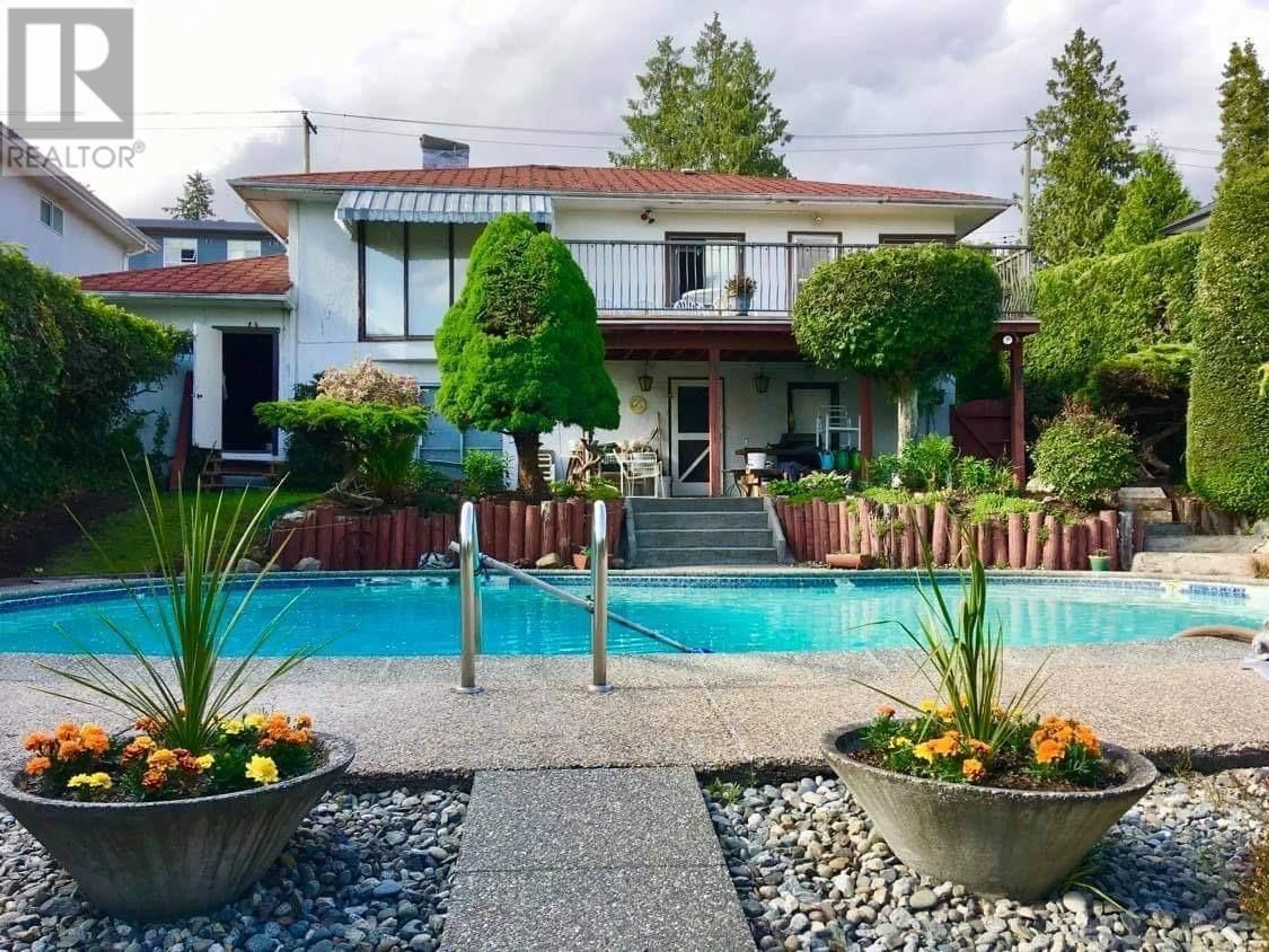 Indoor or outdoor pool for 4334 RUMBLE STREET, Burnaby British Columbia V5J2A1