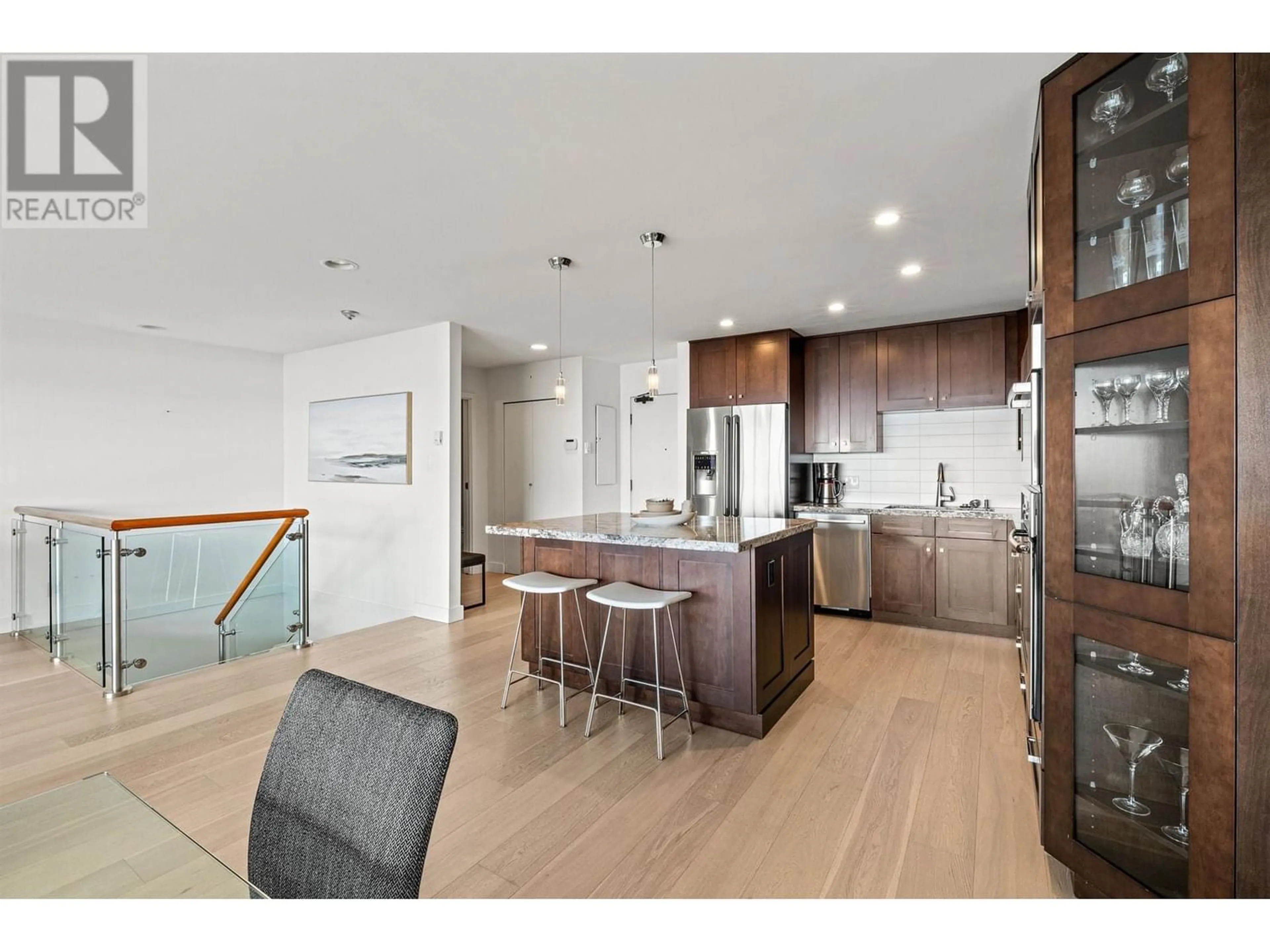 Contemporary kitchen for 22 2231 FOLKESTONE WAY, West Vancouver British Columbia V7S2Y6