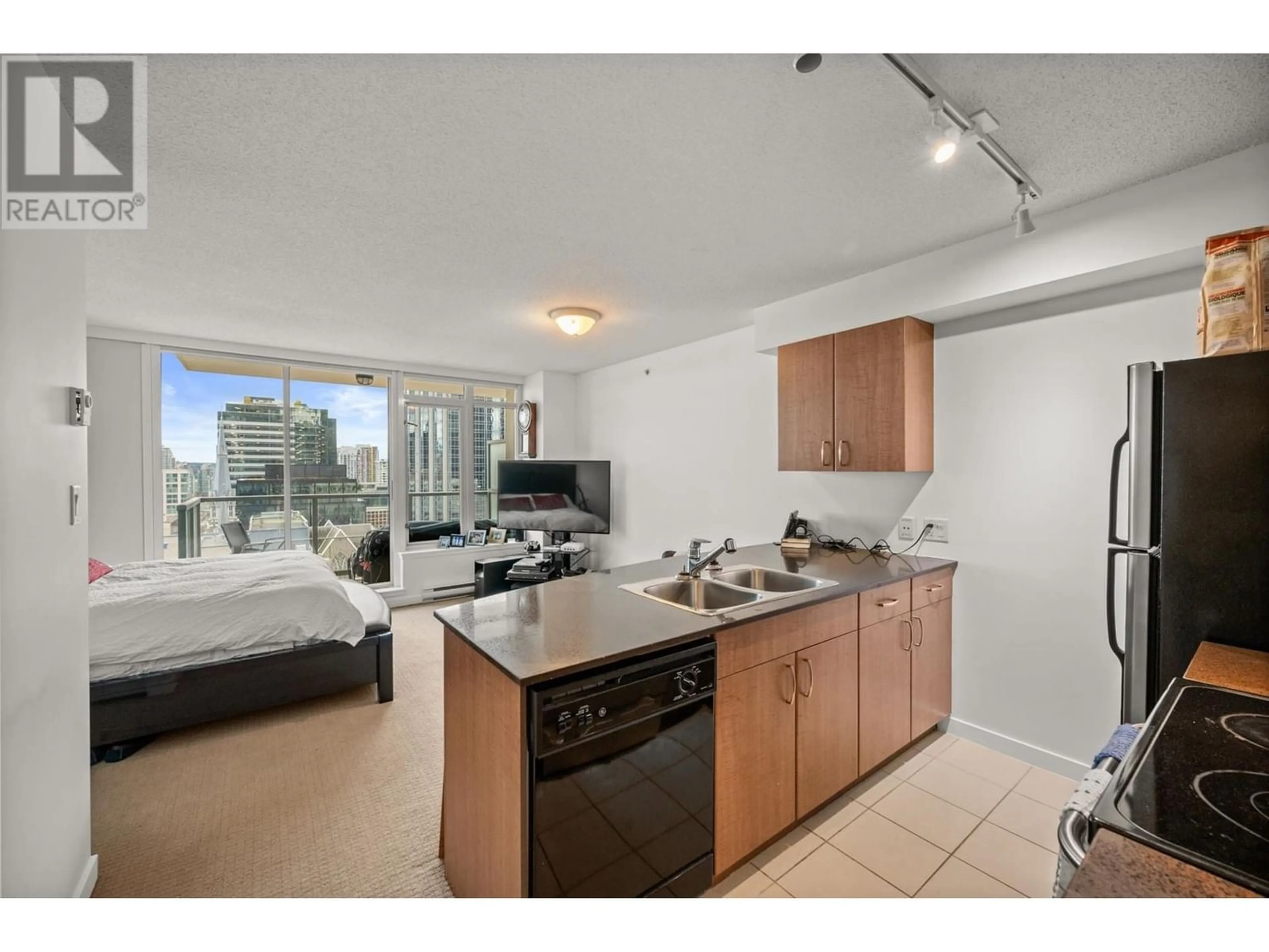 Standard kitchen for 1511 610 GRANVILLE STREET, Vancouver British Columbia V6C3T3