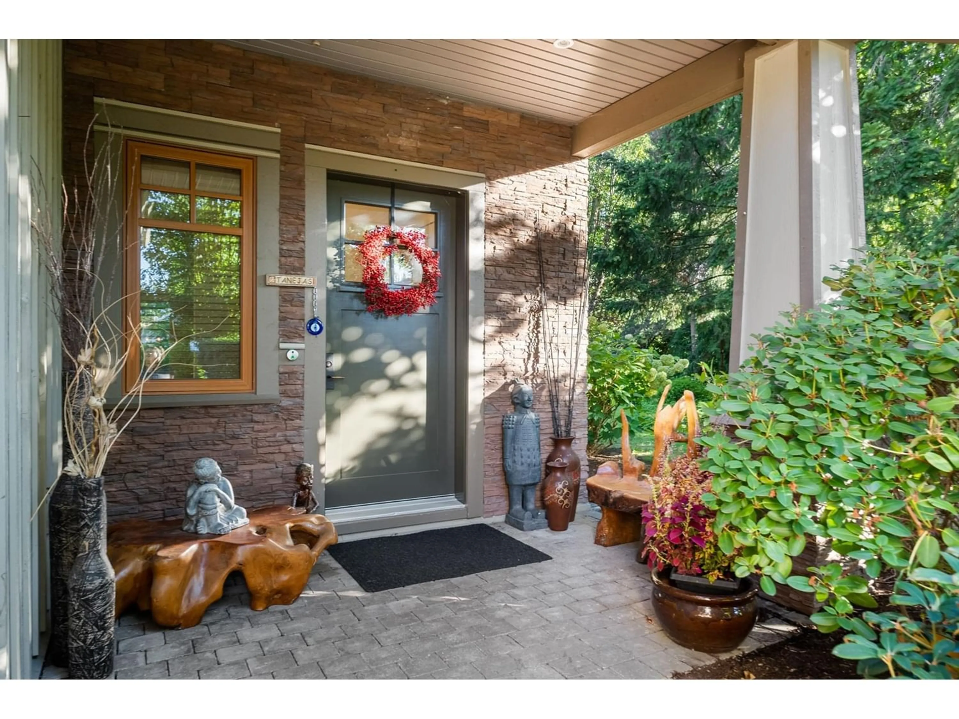 Indoor entryway for 30 3122 160 STREET, Surrey British Columbia V3Z8K5