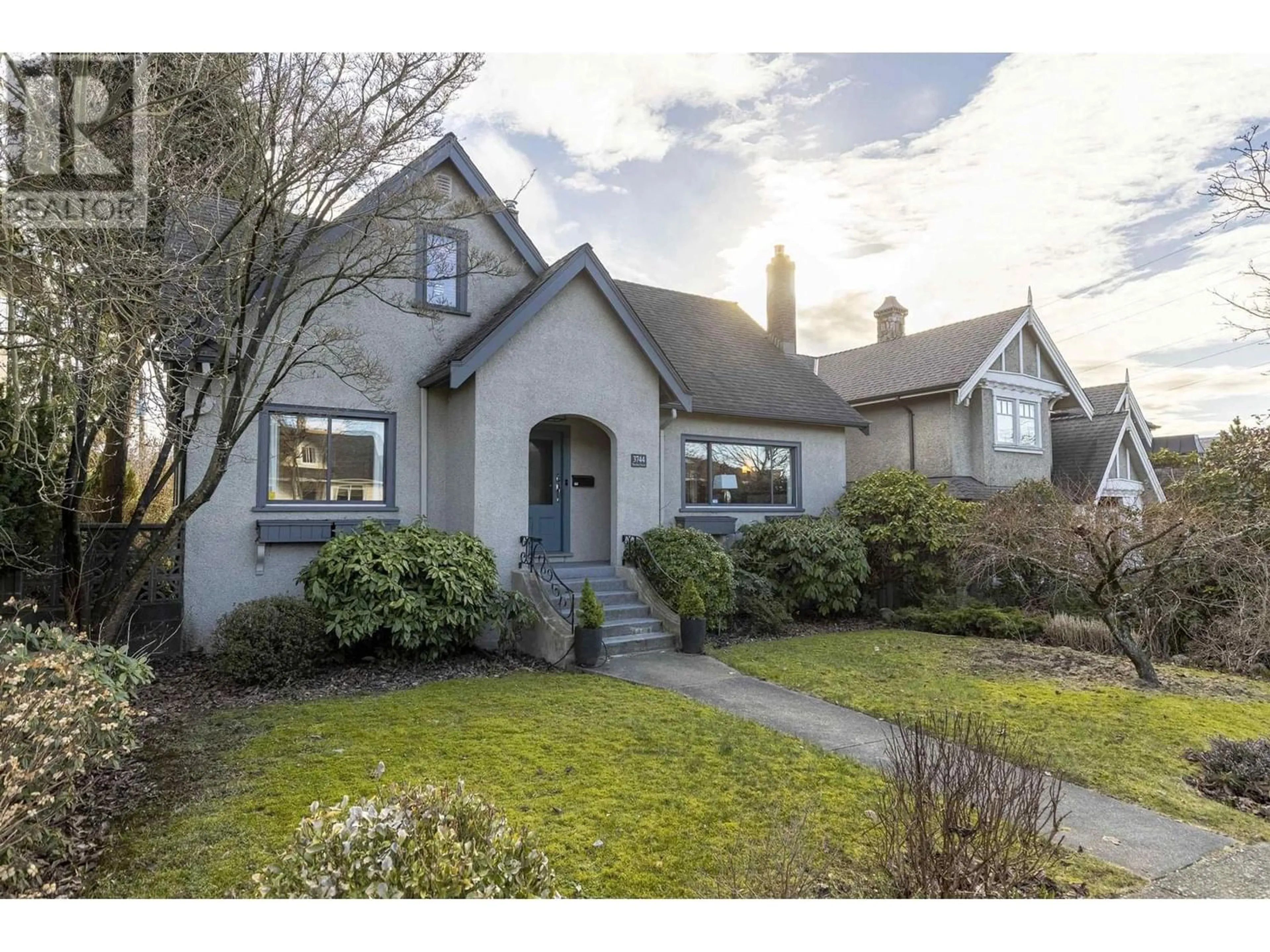 Frontside or backside of a home for 3744 PANDORA STREET, Burnaby British Columbia V5C2A3