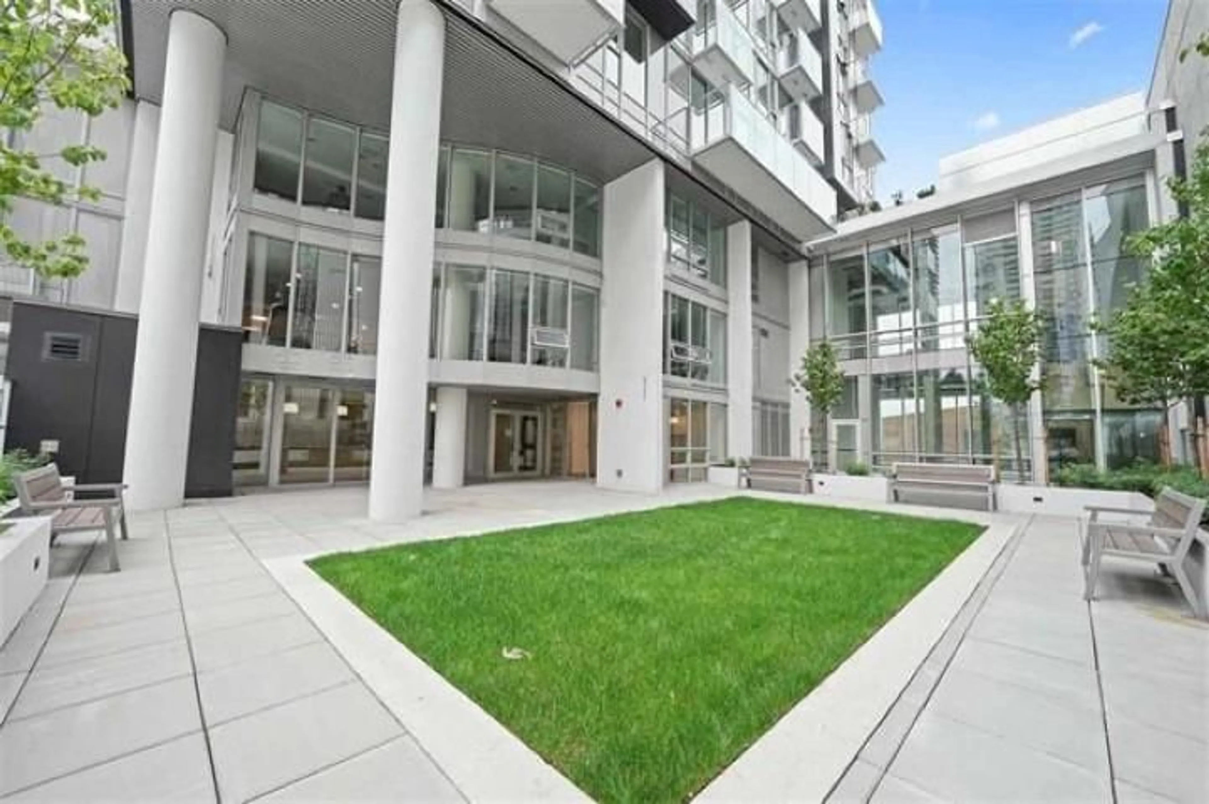 Indoor foyer for 416 13438 CENTRAL AVENUE, Surrey British Columbia V3T0N2