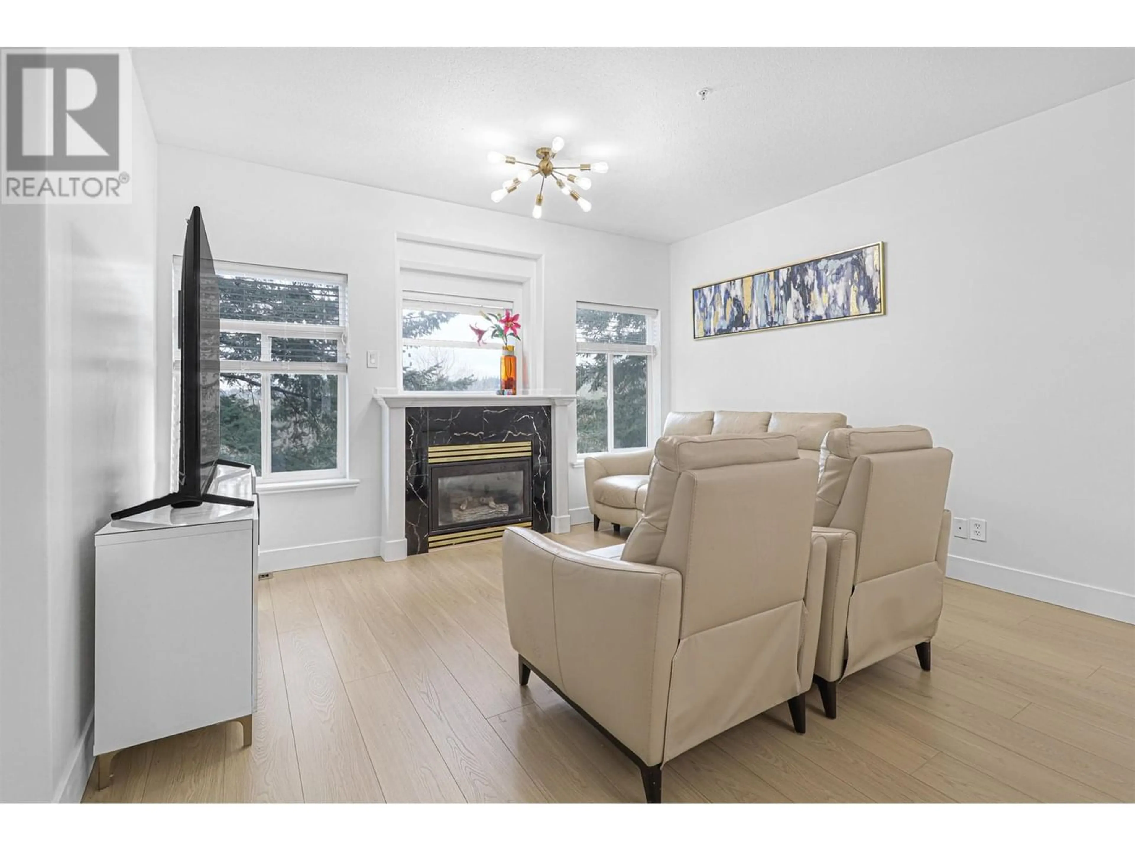 Living room for 9 915 FORT FRASER RISE, Port Coquitlam British Columbia V3C6K3