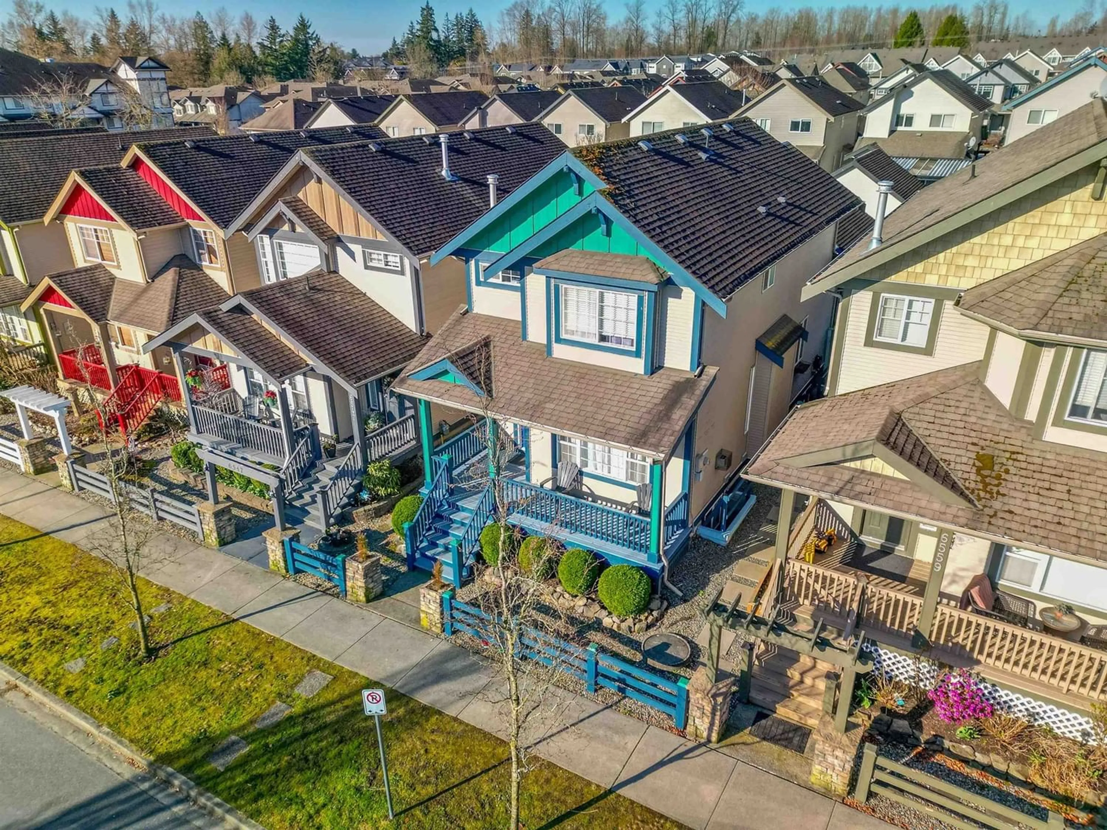 Frontside or backside of a home for 6553 193A STREET, Surrey British Columbia V4N5R1