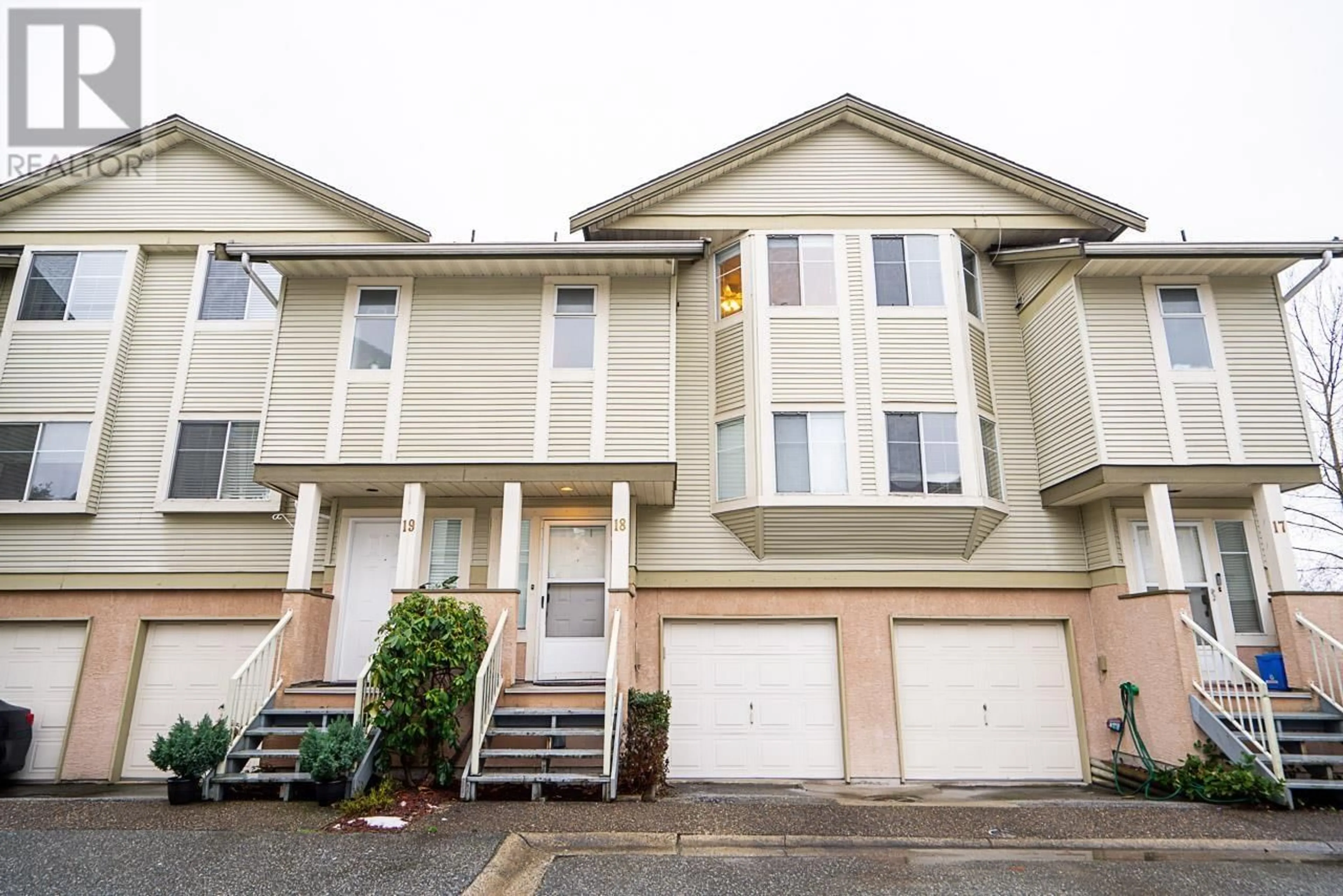 A pic from exterior of the house or condo for 18 1318 BRUNETTE AVENUE, Coquitlam British Columbia V3K6R1