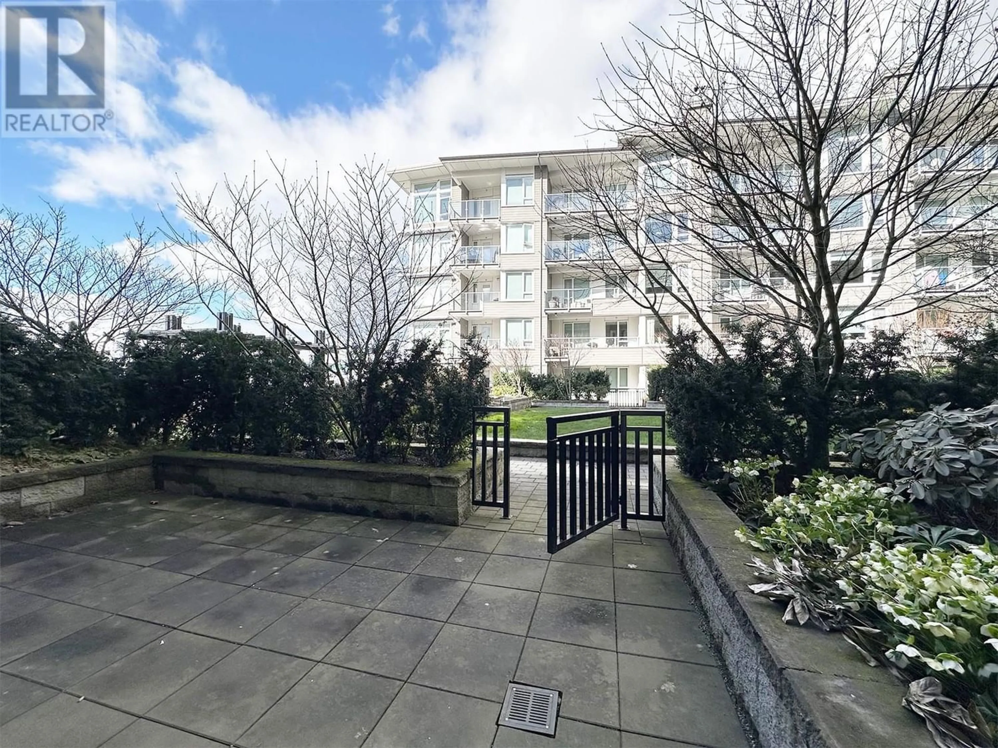 Outside view for 126 255 W 1ST STREET, North Vancouver British Columbia V7M3G8