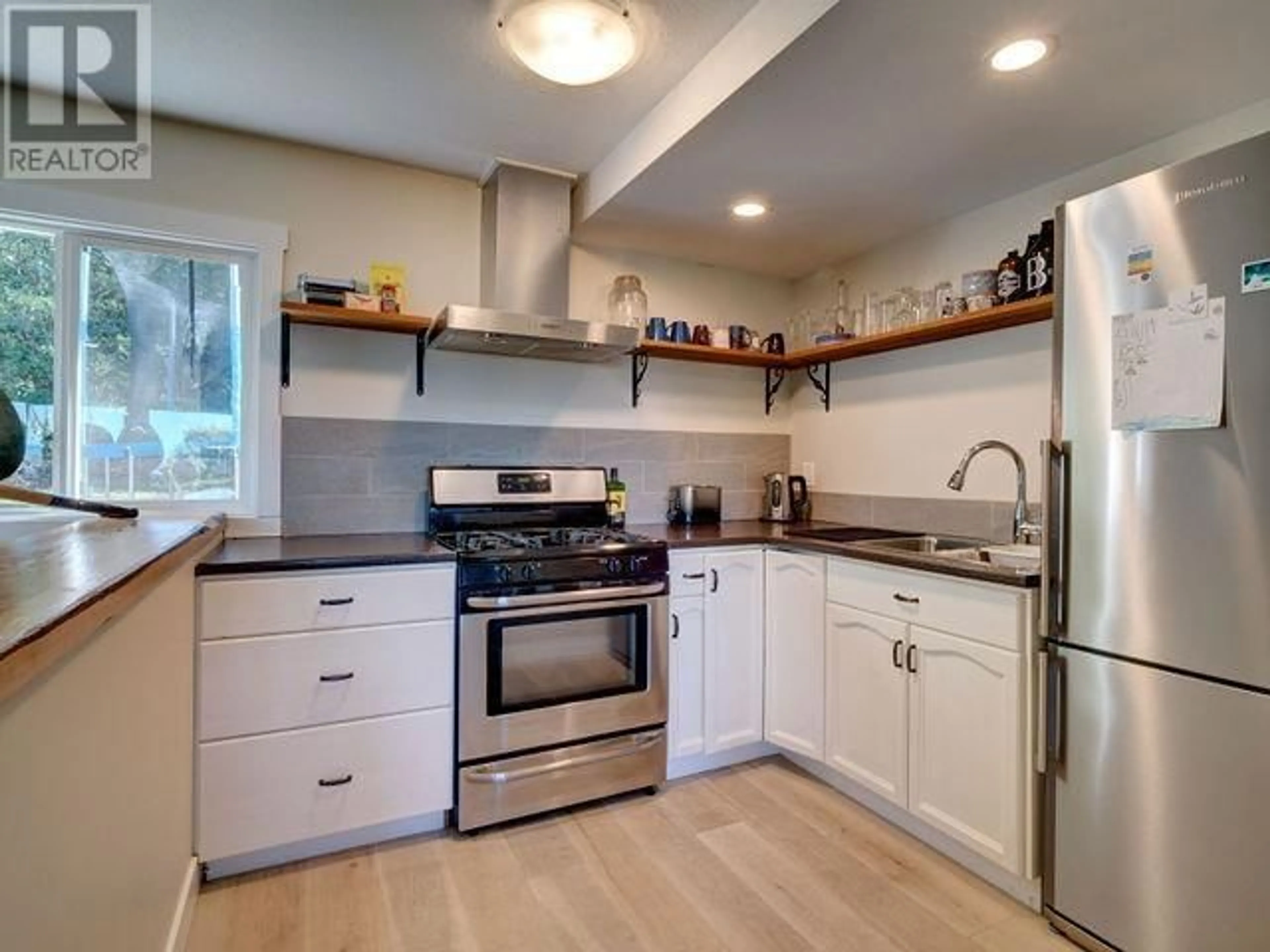 Contemporary kitchen for 5104 PAM ROAD, Sechelt British Columbia V7Z0G6