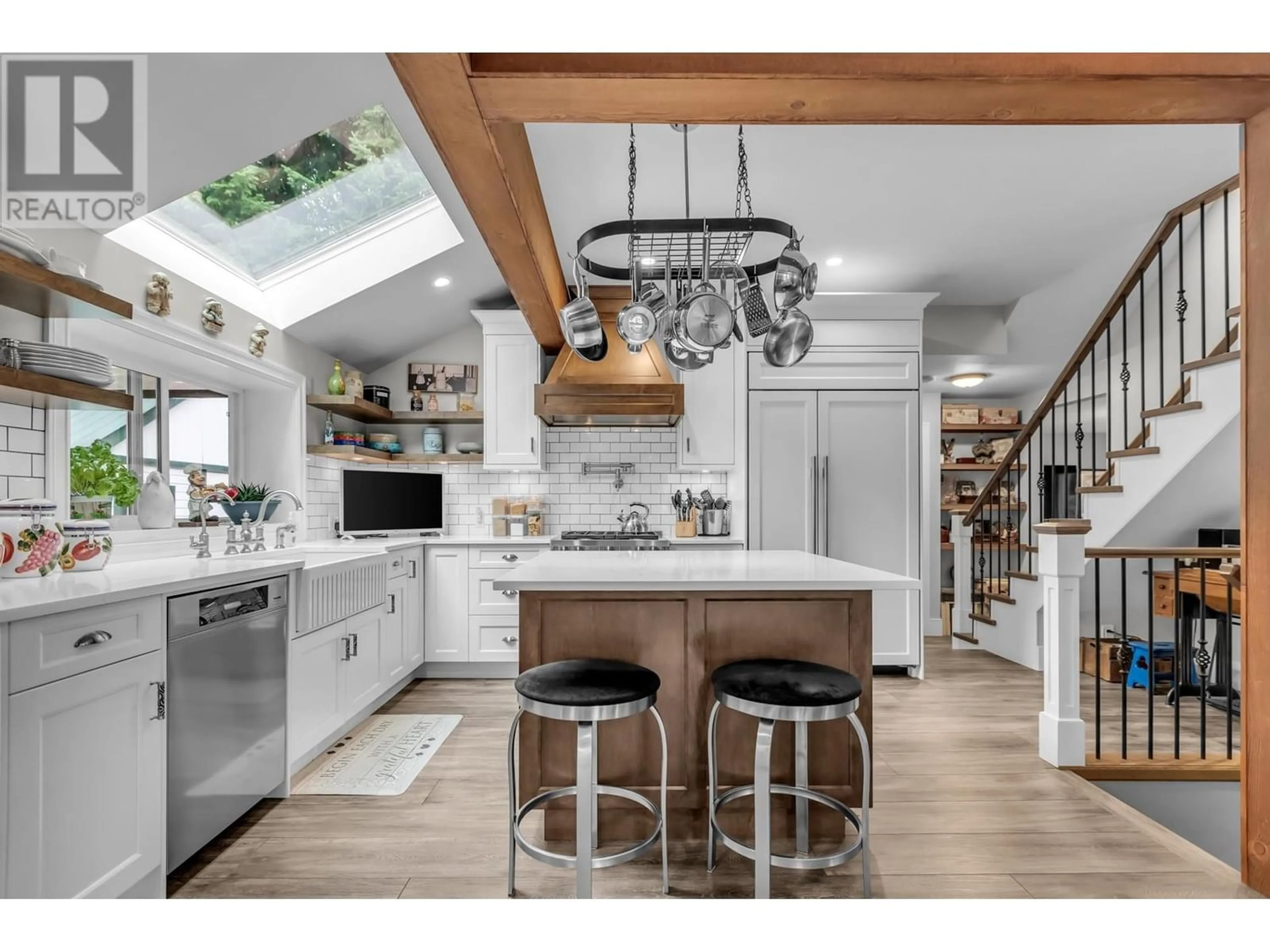 Contemporary kitchen for 20307 DITTON STREET, Maple Ridge British Columbia V2X1B7