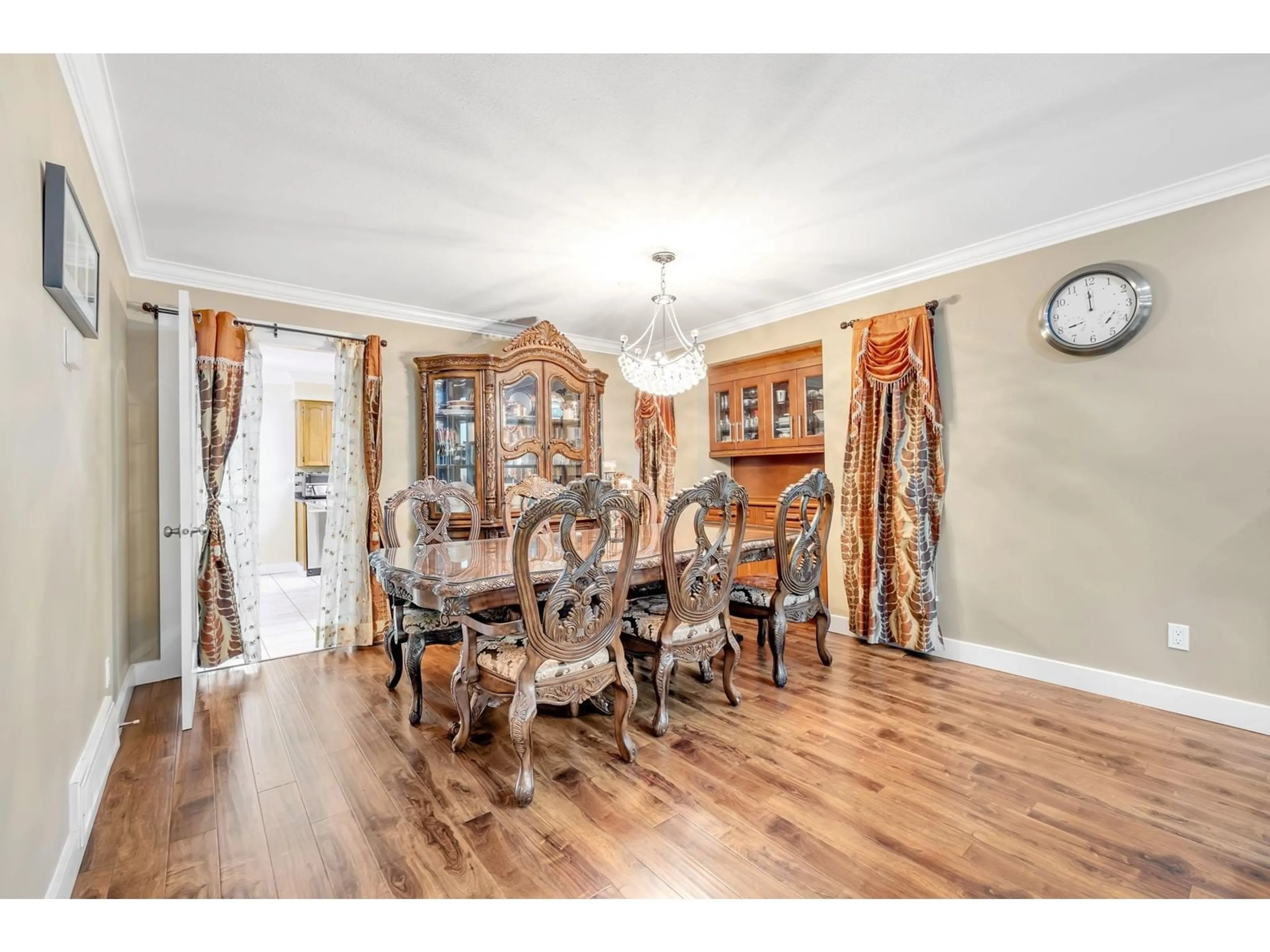 Dining room, wood/laminate floor for 6725 134A, Surrey British Columbia V3W5W2