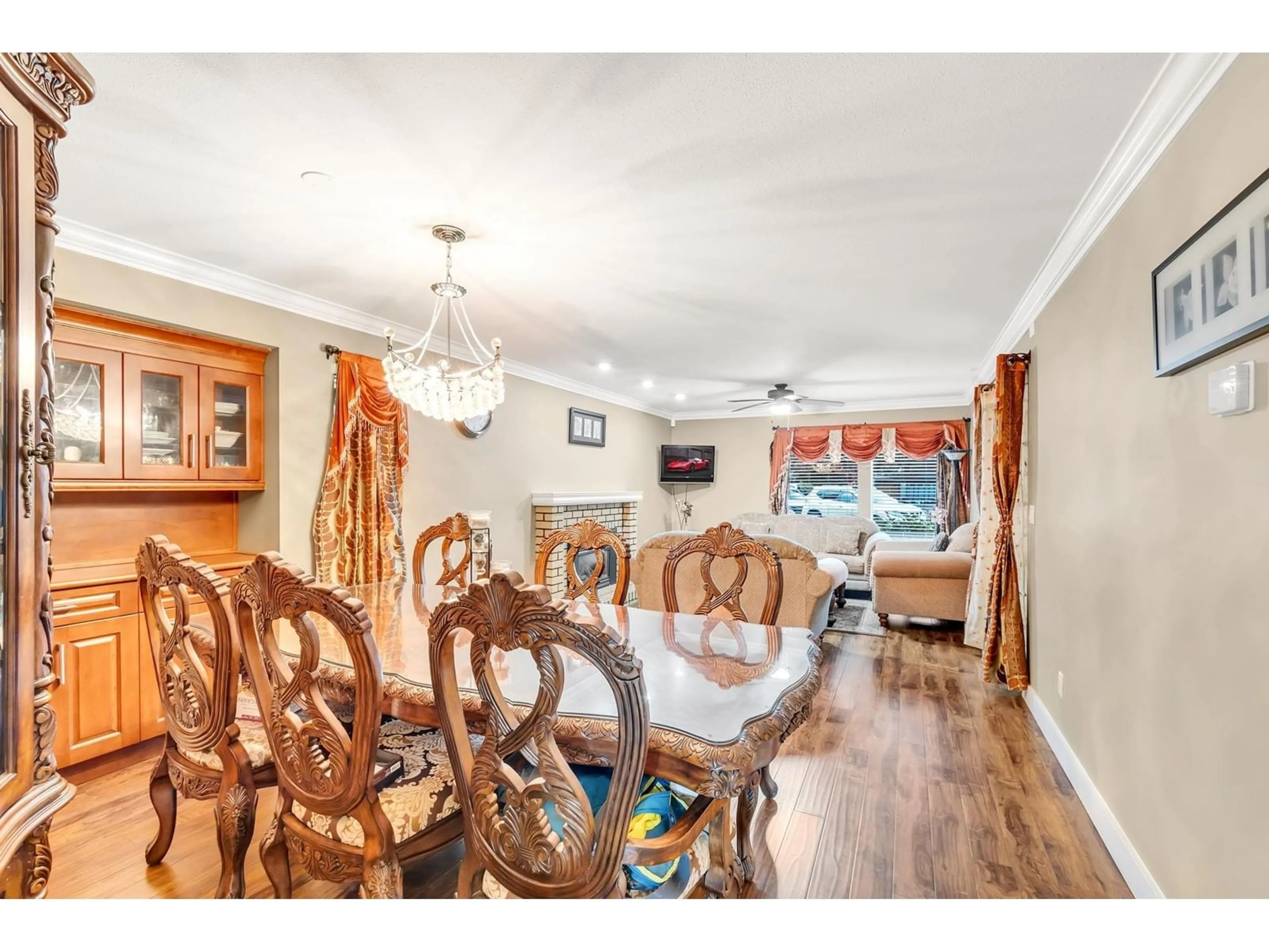 Dining room, wood/laminate floor for 6725 134A, Surrey British Columbia V3W5W2