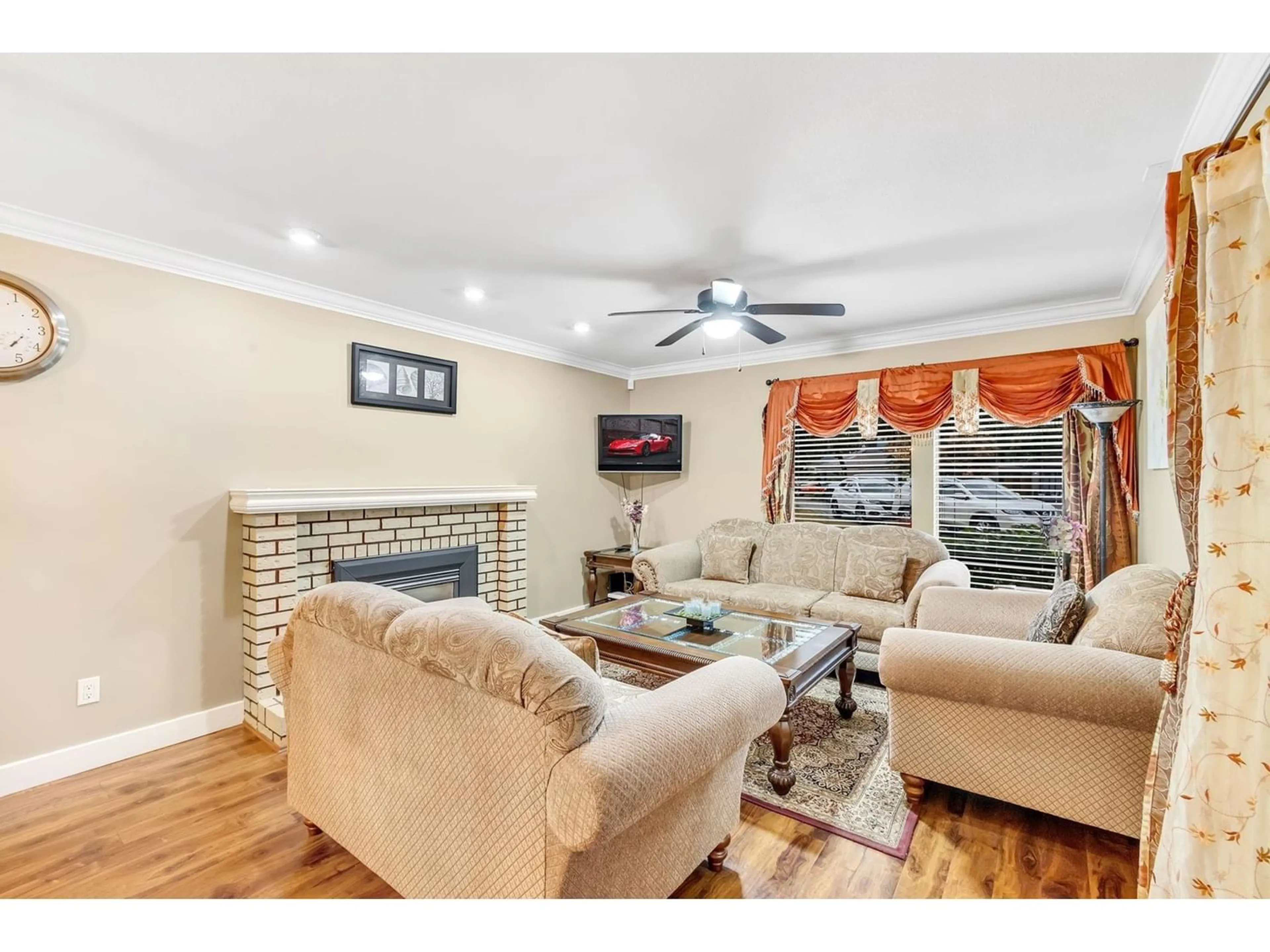 Living room, wood floors for 6725 134A STREET, Surrey British Columbia V3W5W2