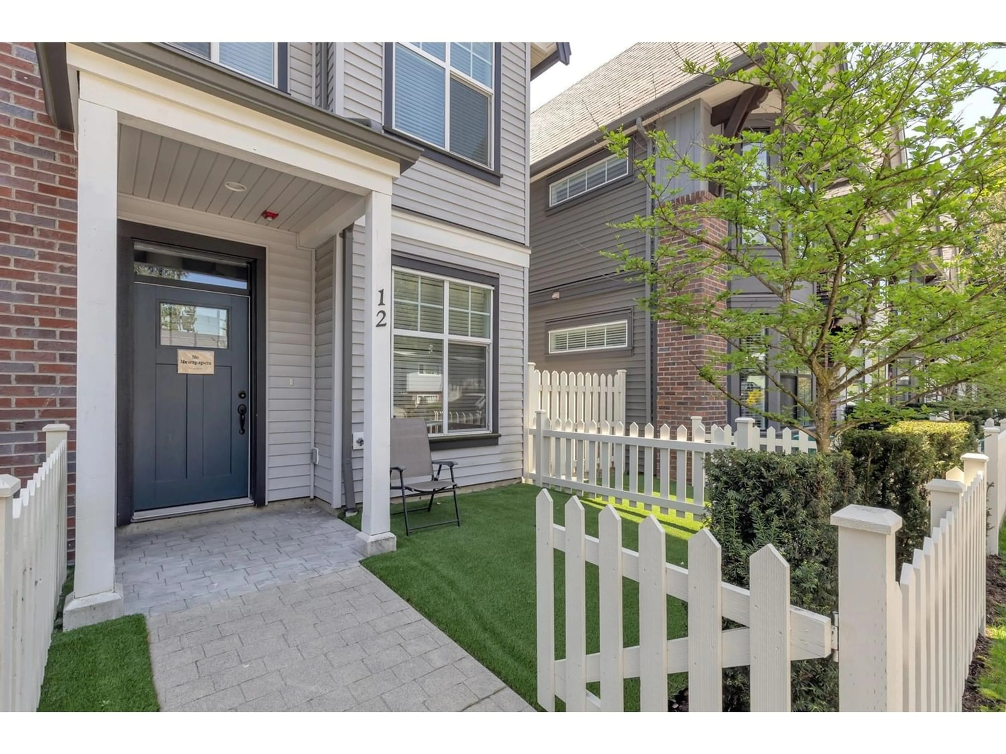 Indoor entryway for 12 33460 LYNN AVENUE, Abbotsford British Columbia V2S0H6