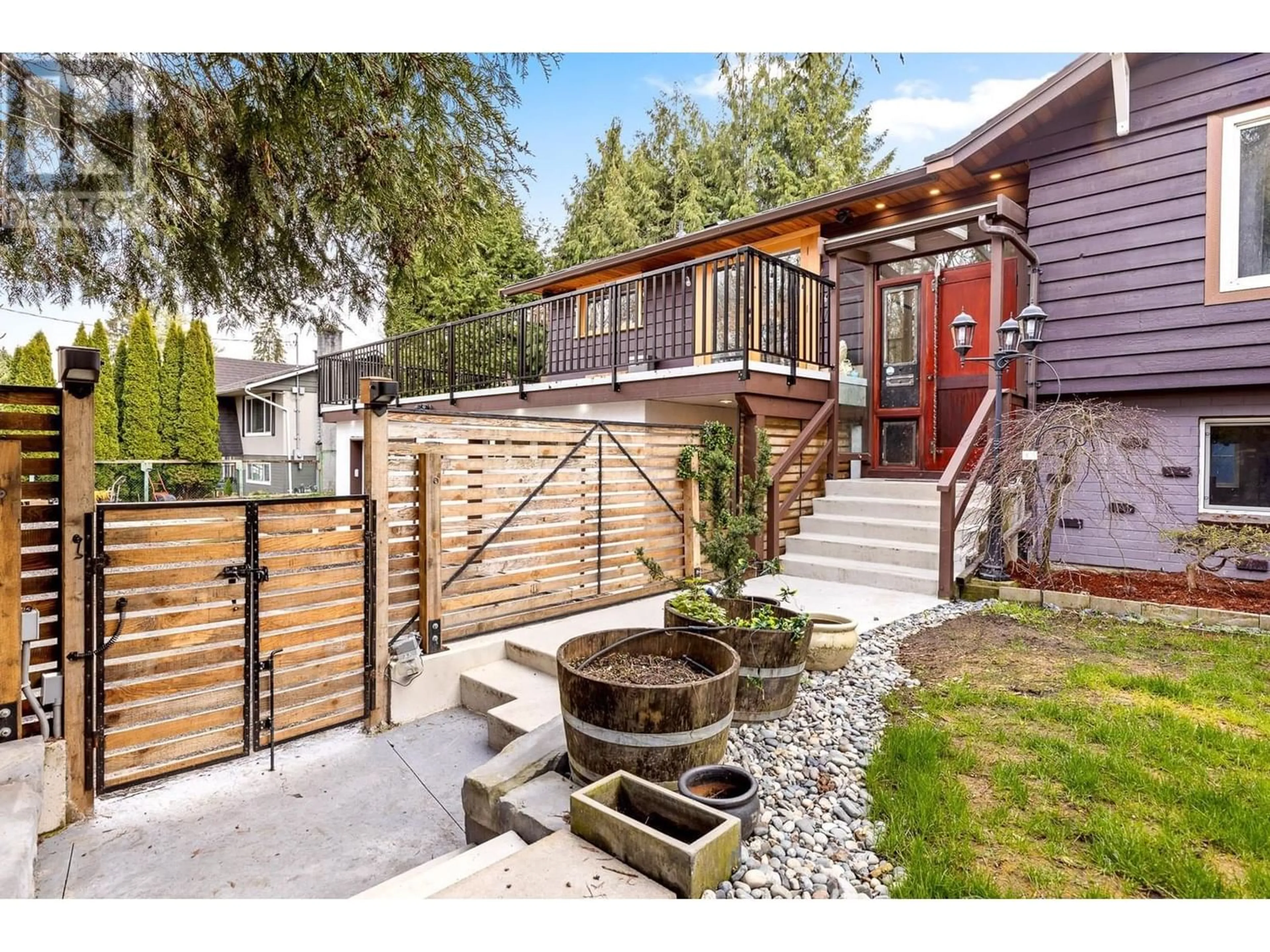 Fenced yard for 5210 SPROTT STREET, Burnaby British Columbia V5G1T5