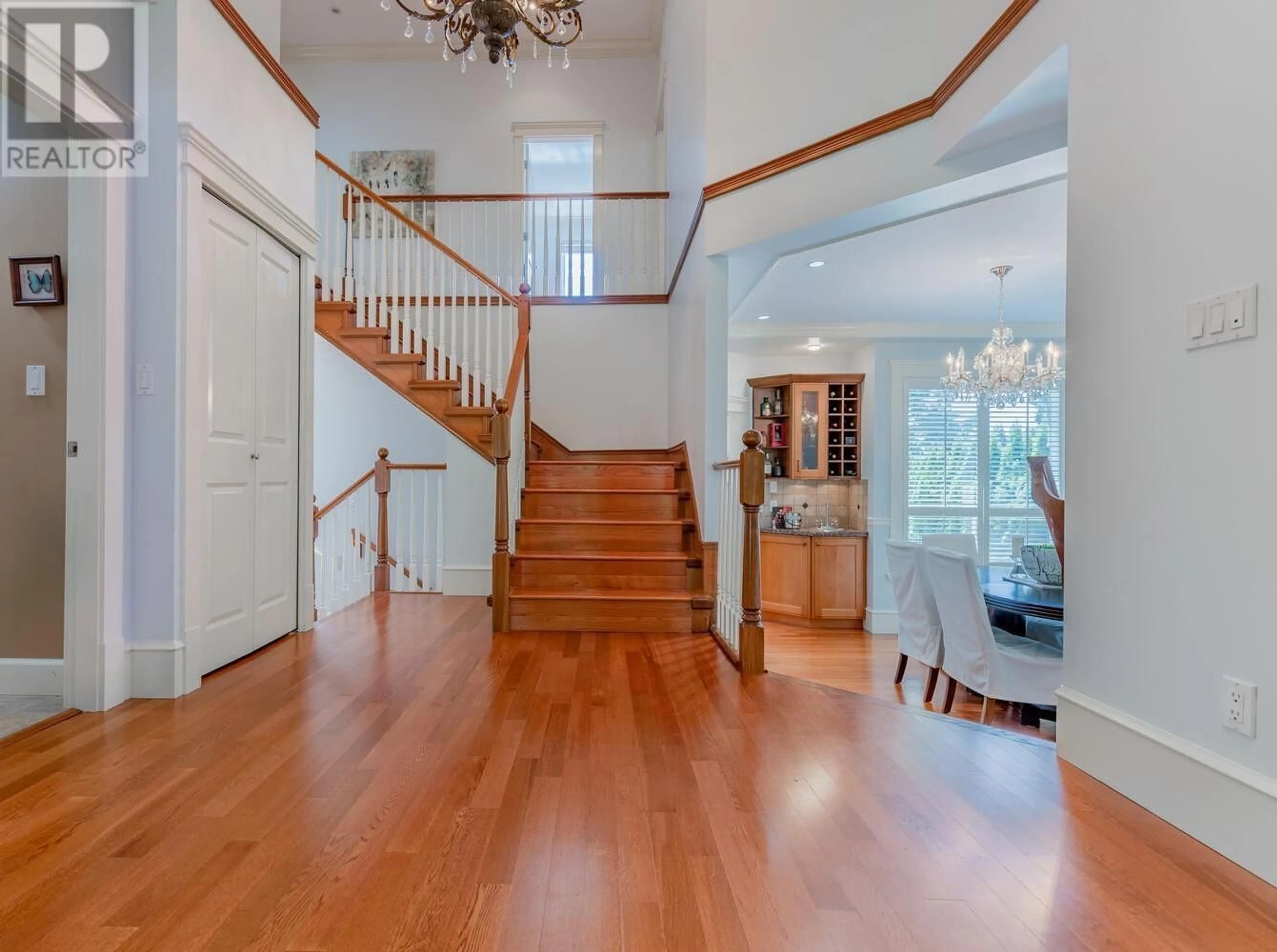 Indoor foyer, wood floors for 1630 LAWSON AVENUE, West Vancouver British Columbia V7V2C9