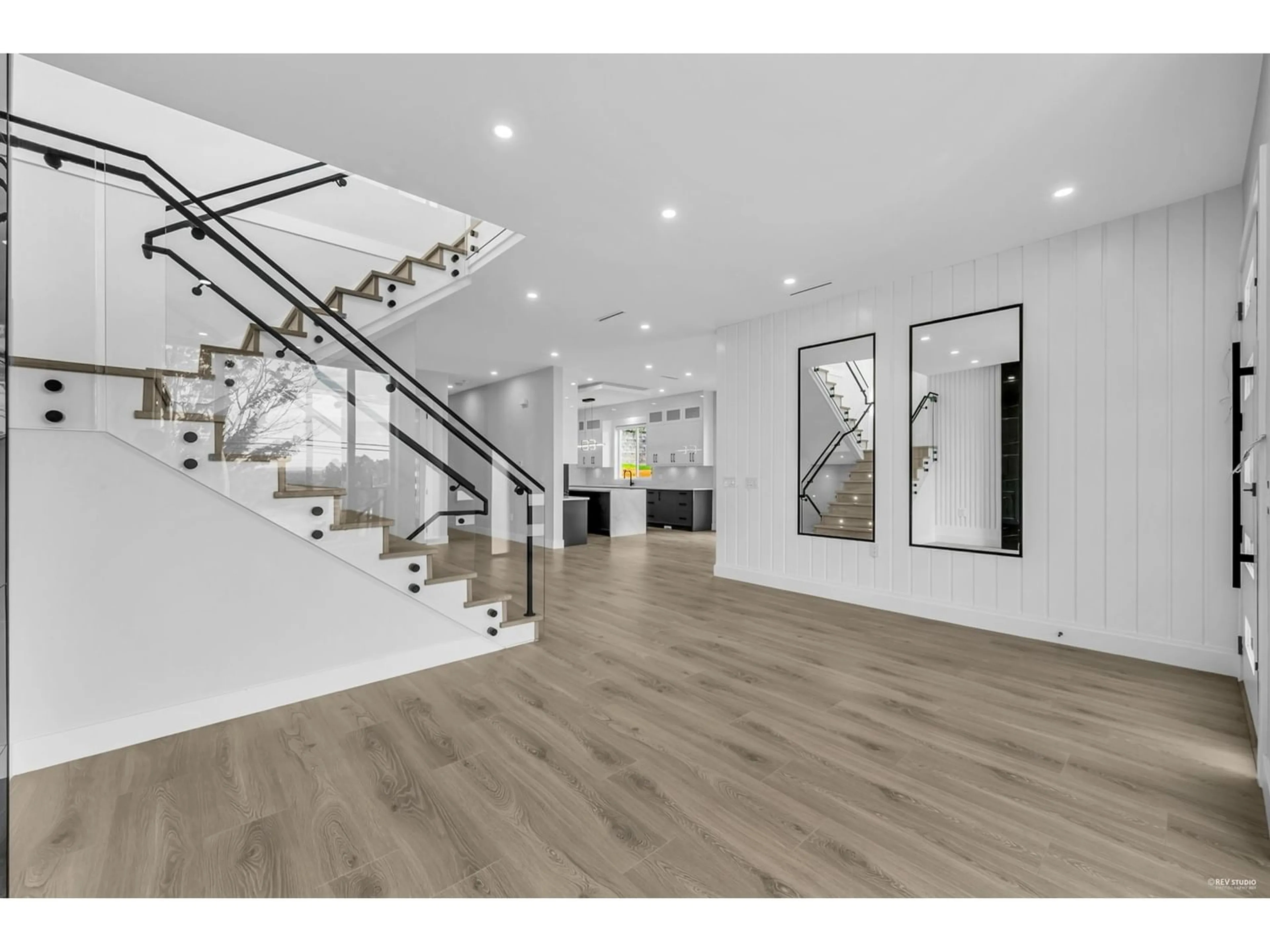 Indoor foyer for 11342 RIVER ROAD, Surrey British Columbia V3V2V6