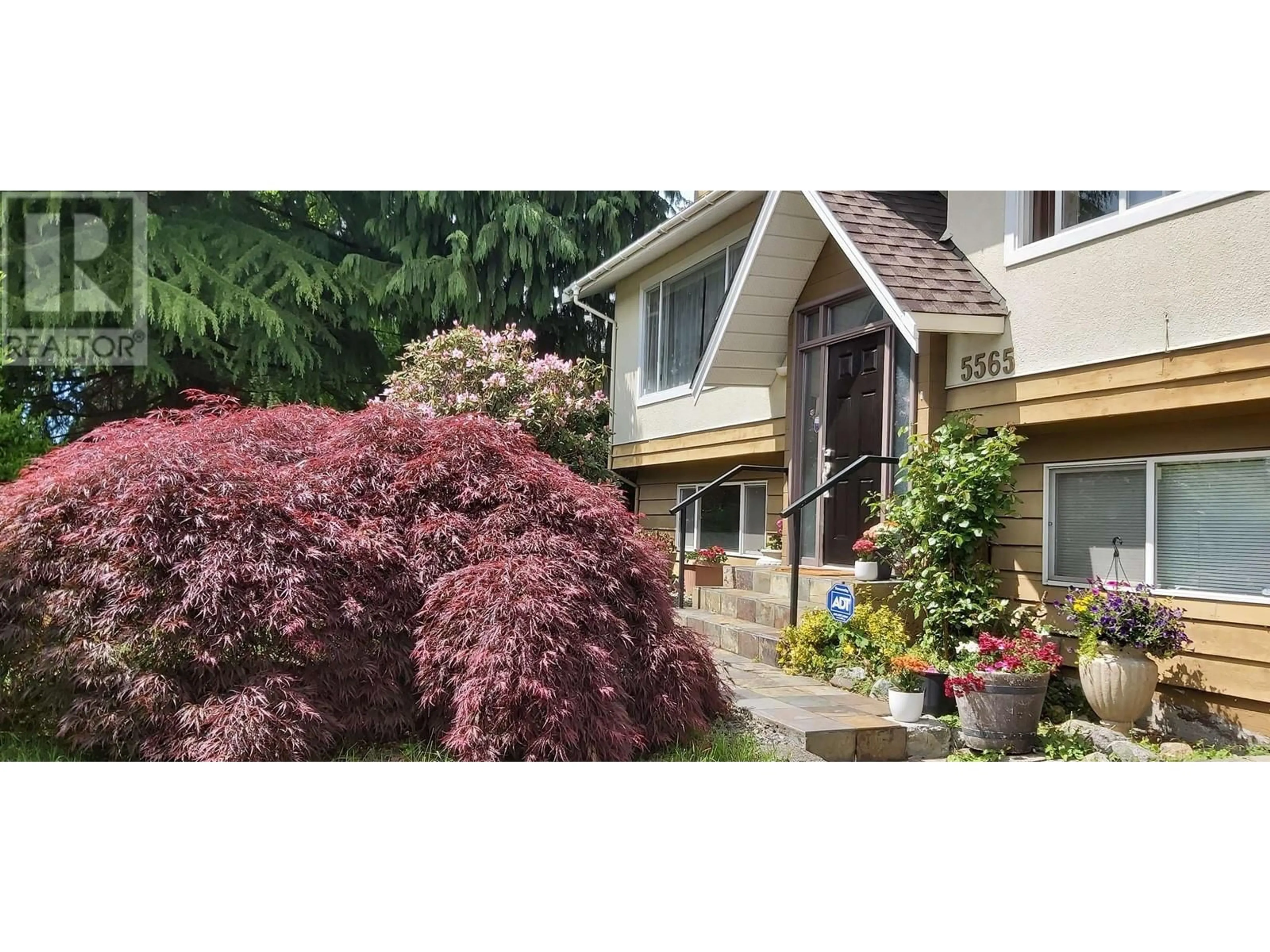 Home with vinyl exterior material, street for 5565 GILPIN STREET, Burnaby British Columbia V5H2H8