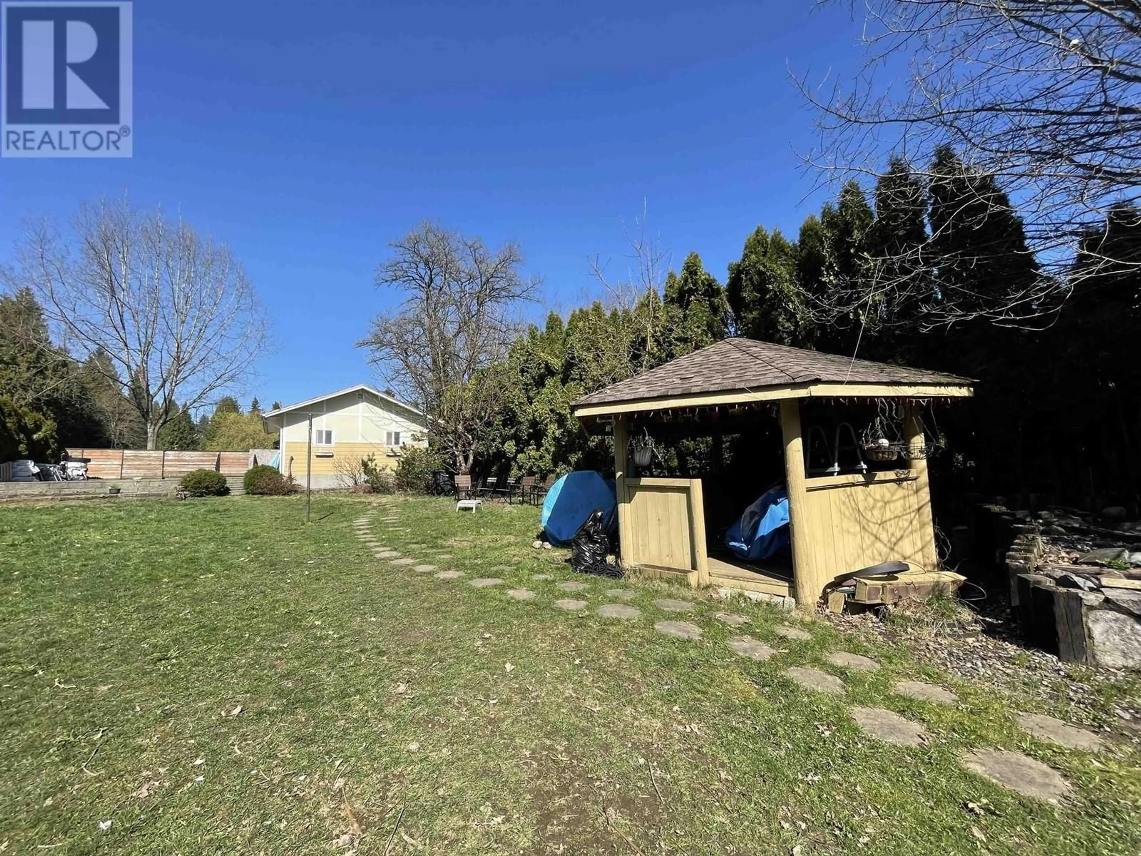 A pic from outside/outdoor area/front of a property/back of a property/a pic from drone, unknown for 5565 GILPIN STREET, Burnaby British Columbia V5H2H8