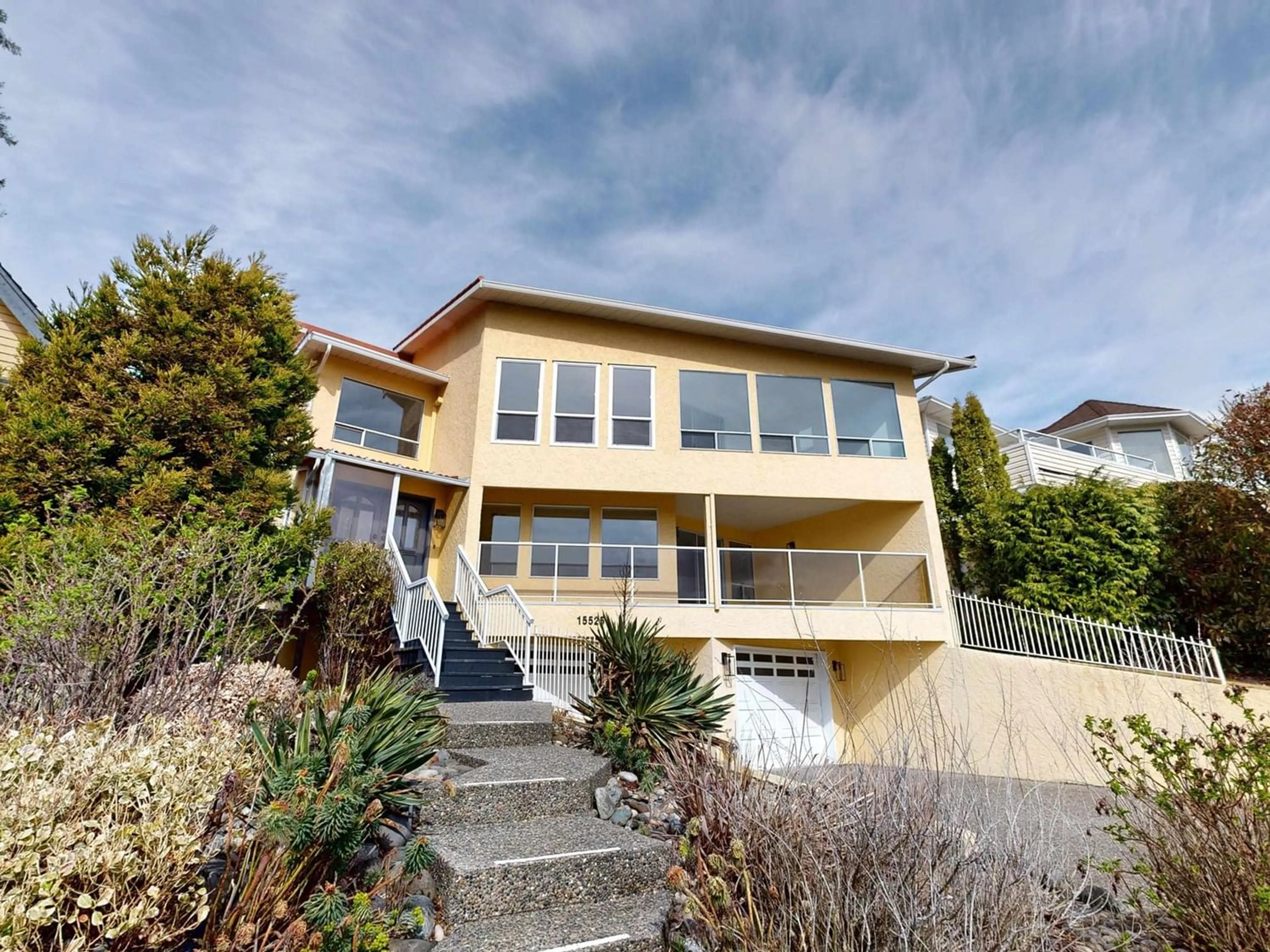 Frontside or backside of a home for 15525 VISTA DRIVE, White Rock British Columbia V4B5H9