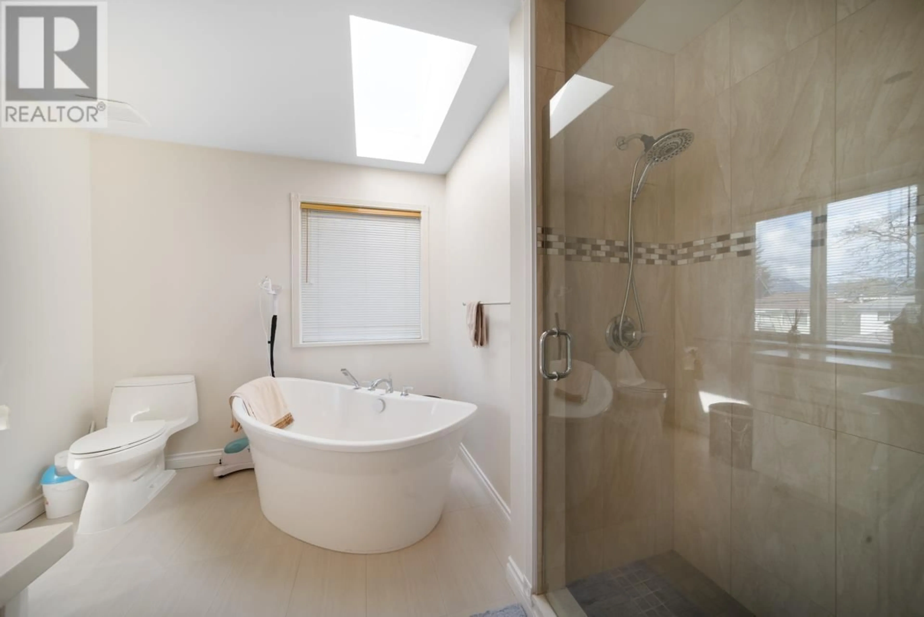 Contemporary bathroom, ceramic floors for 4589 W 9TH AVENUE, Vancouver British Columbia V6R2E2