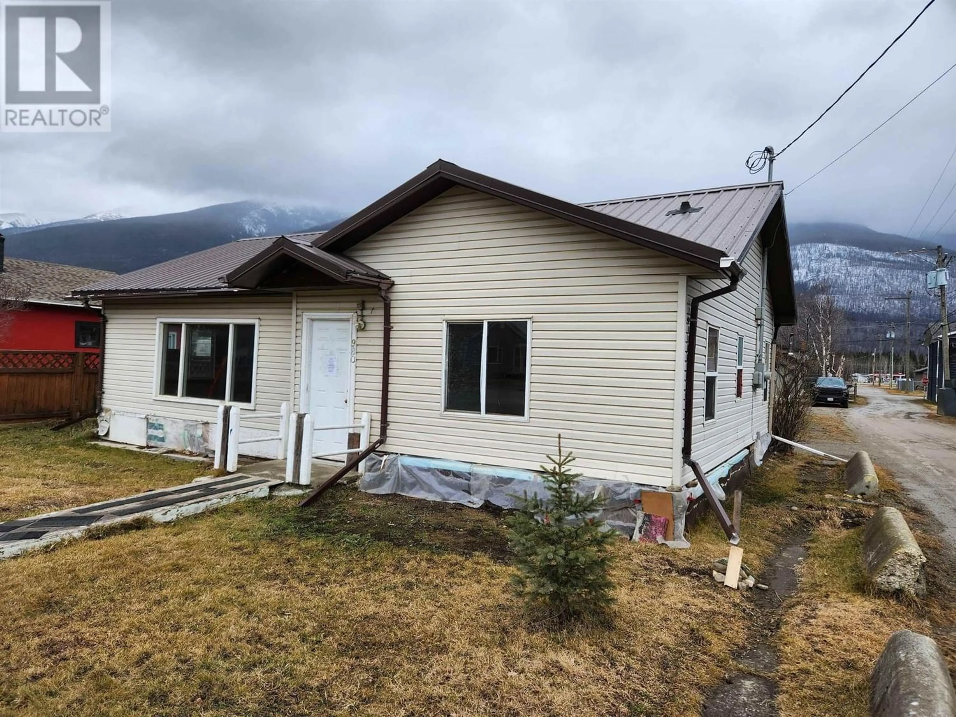 Frontside or backside of a home for 980 4TH AVENUE, McBride British Columbia V0J2E0
