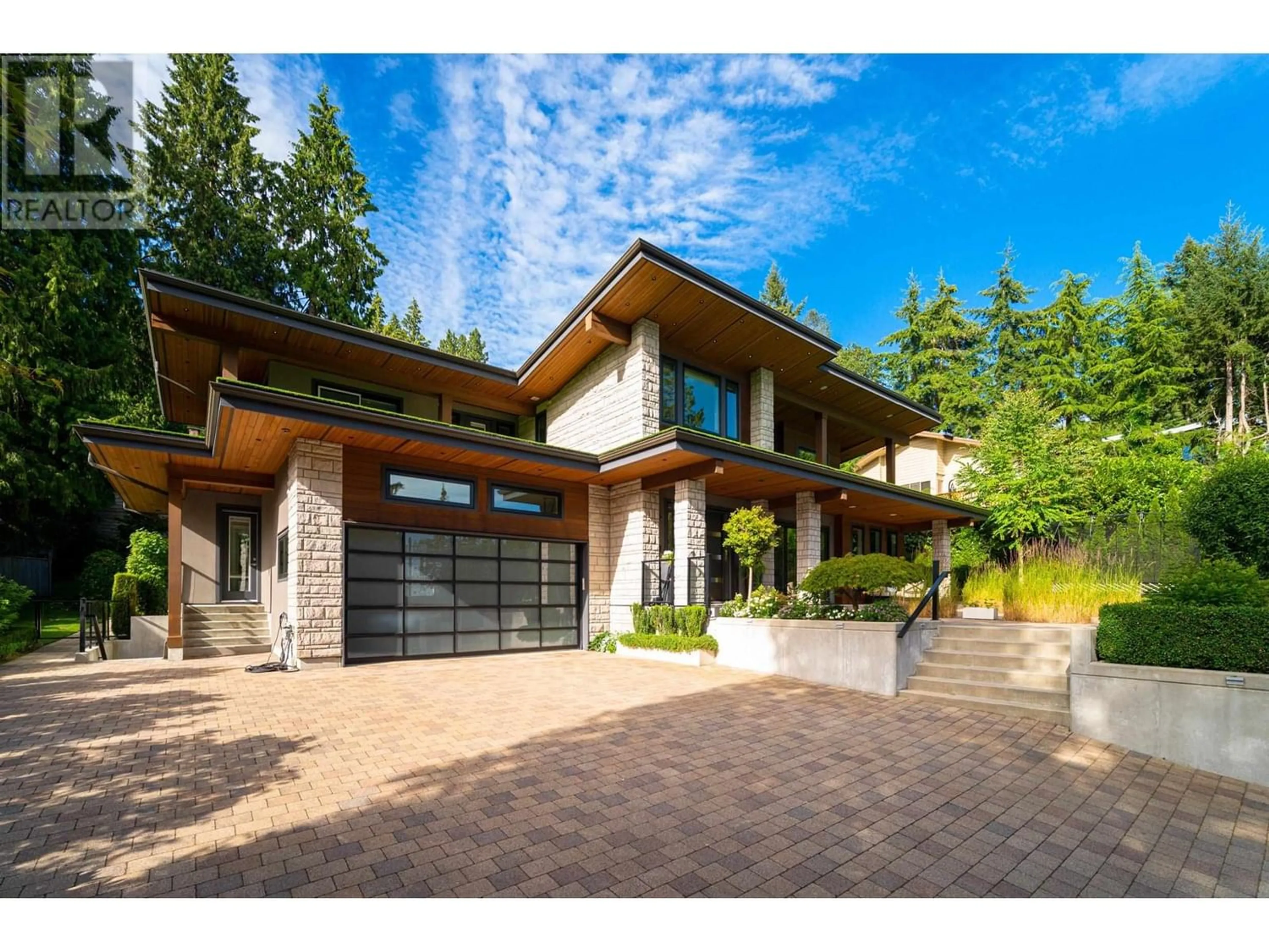 Frontside or backside of a home for 3905 SOUTHRIDGE AVENUE, West Vancouver British Columbia V7V3H9