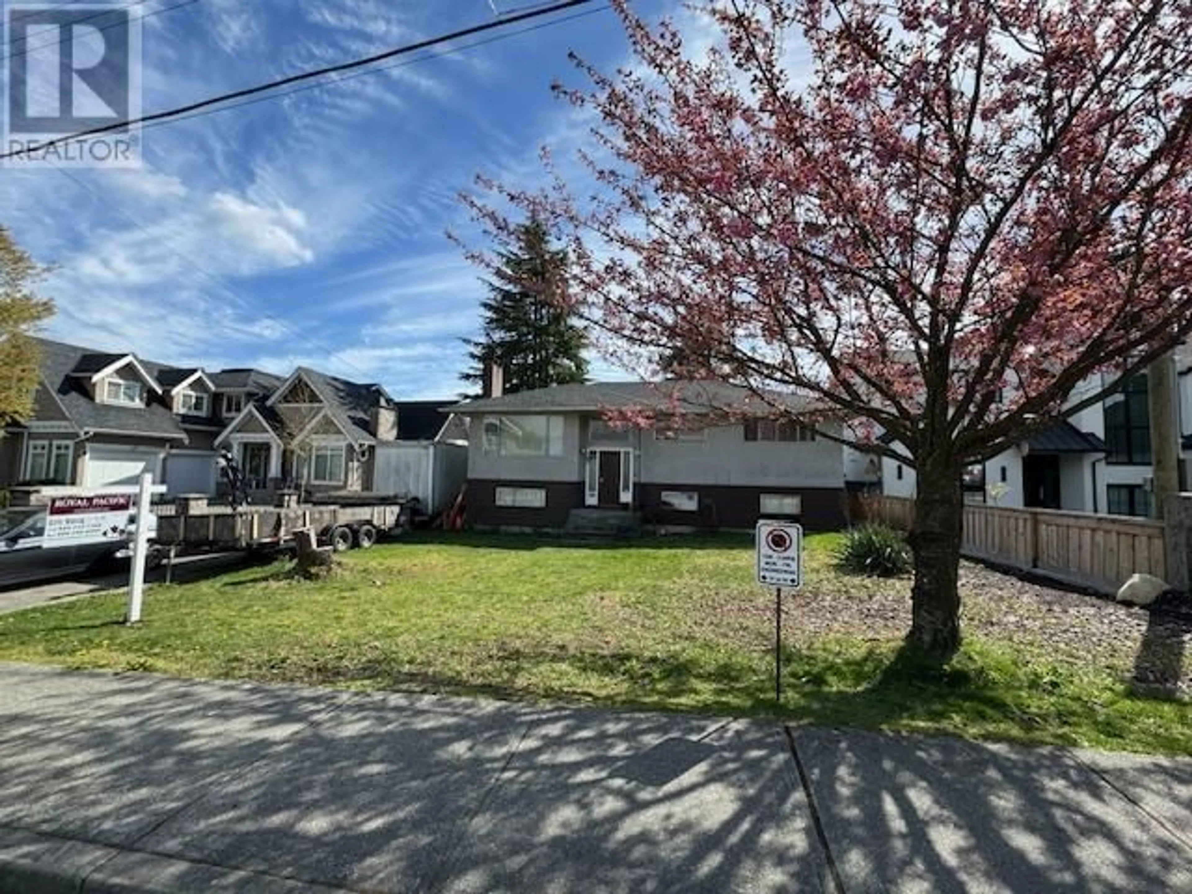 Frontside or backside of a home for 6370 NAPIER STREET, Burnaby British Columbia V5B2C1