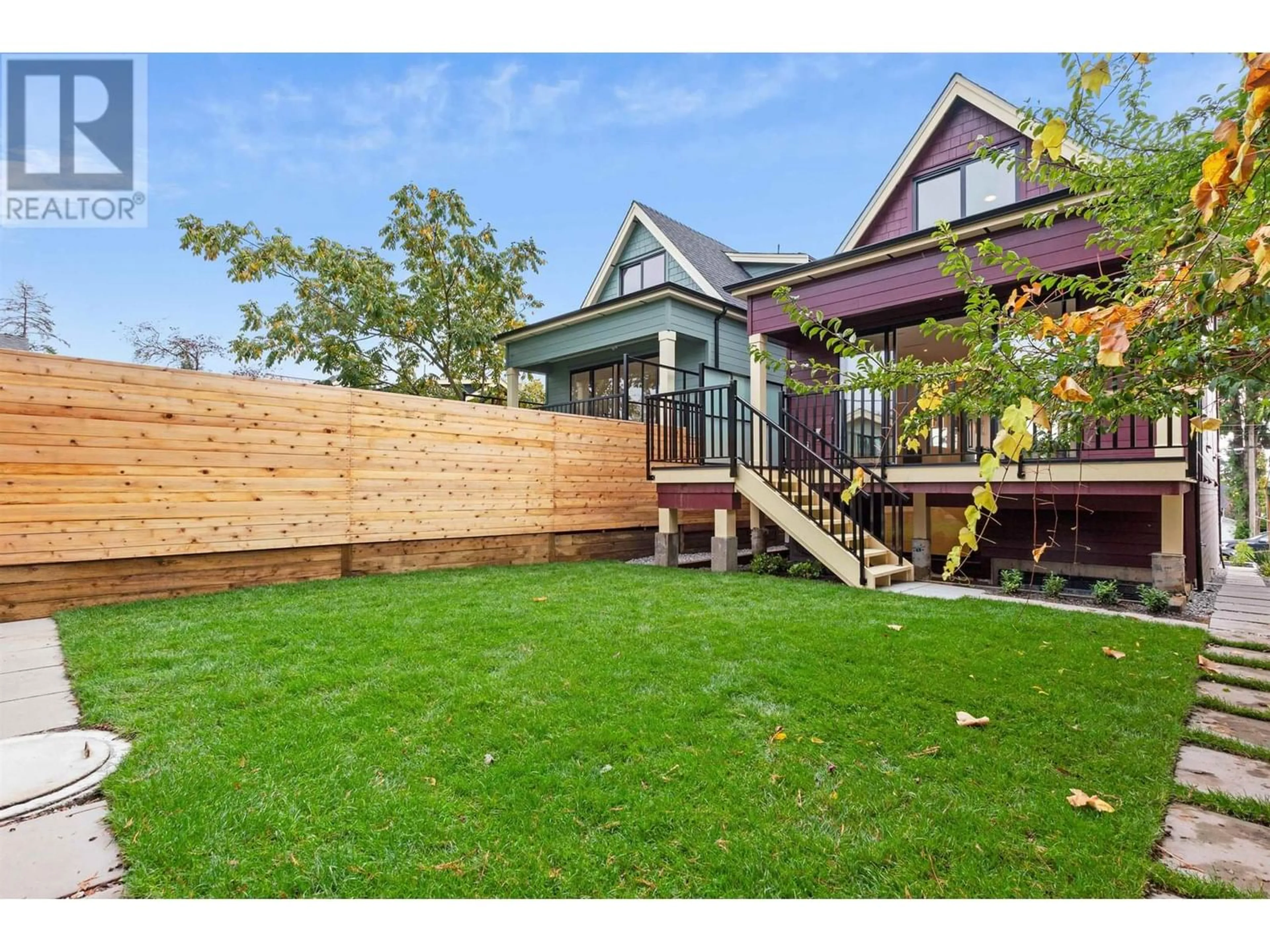 Fenced yard for 416 E 16TH STREET, North Vancouver British Columbia V7L2T5