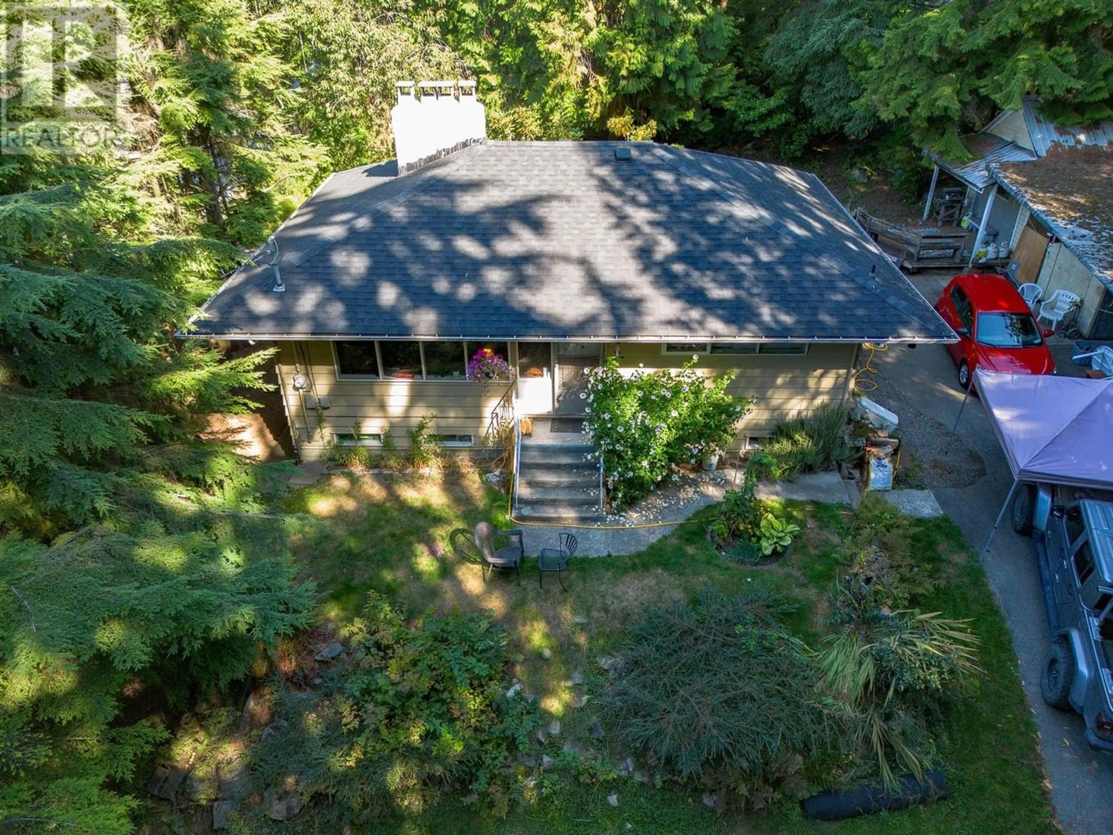 Frontside or backside of a home for 698 W KINGS ROAD, North Vancouver British Columbia V7N2M7