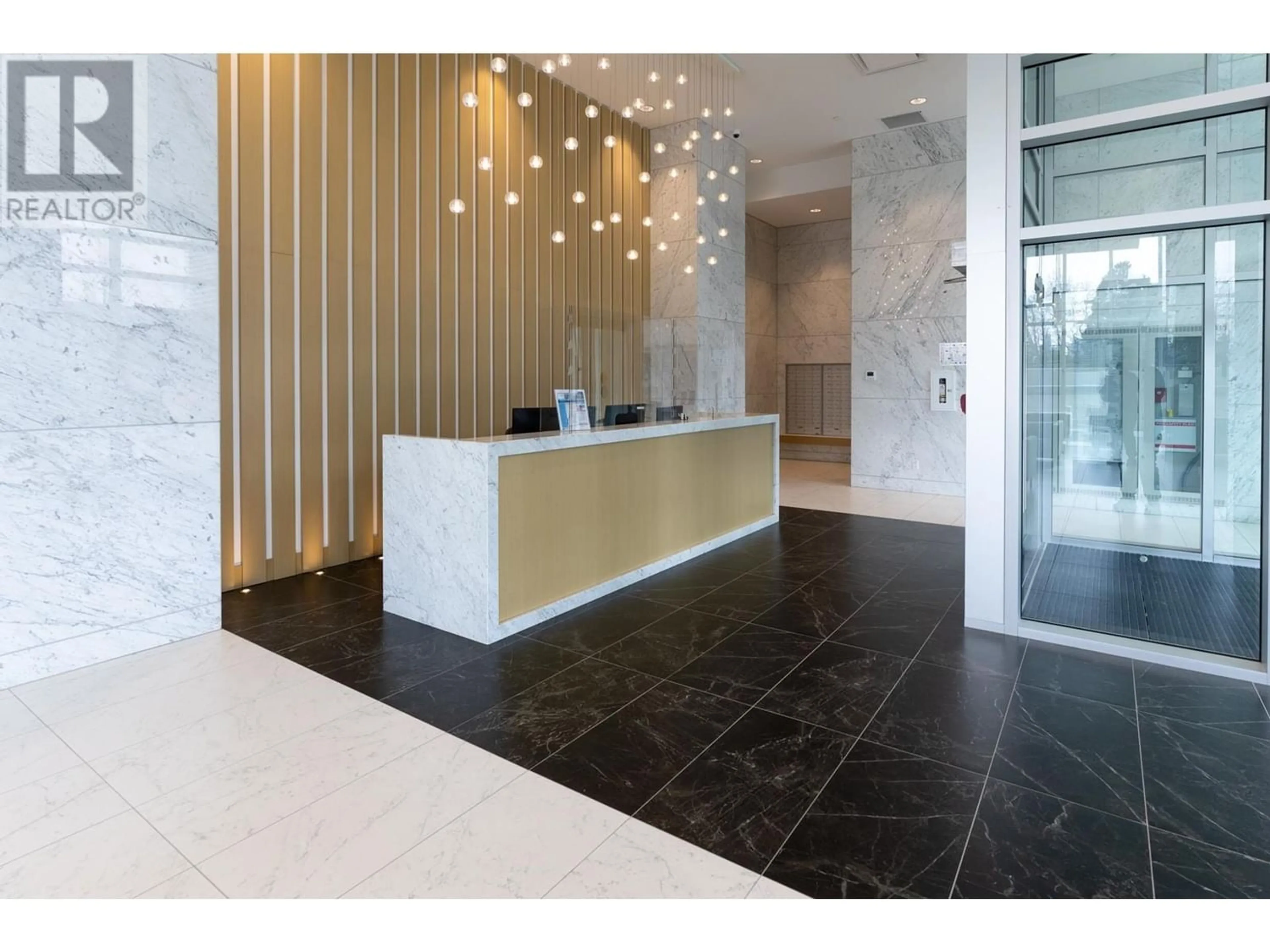 Indoor lobby for 2208 2085 SKYLINE COURT, Burnaby British Columbia V5C0M6