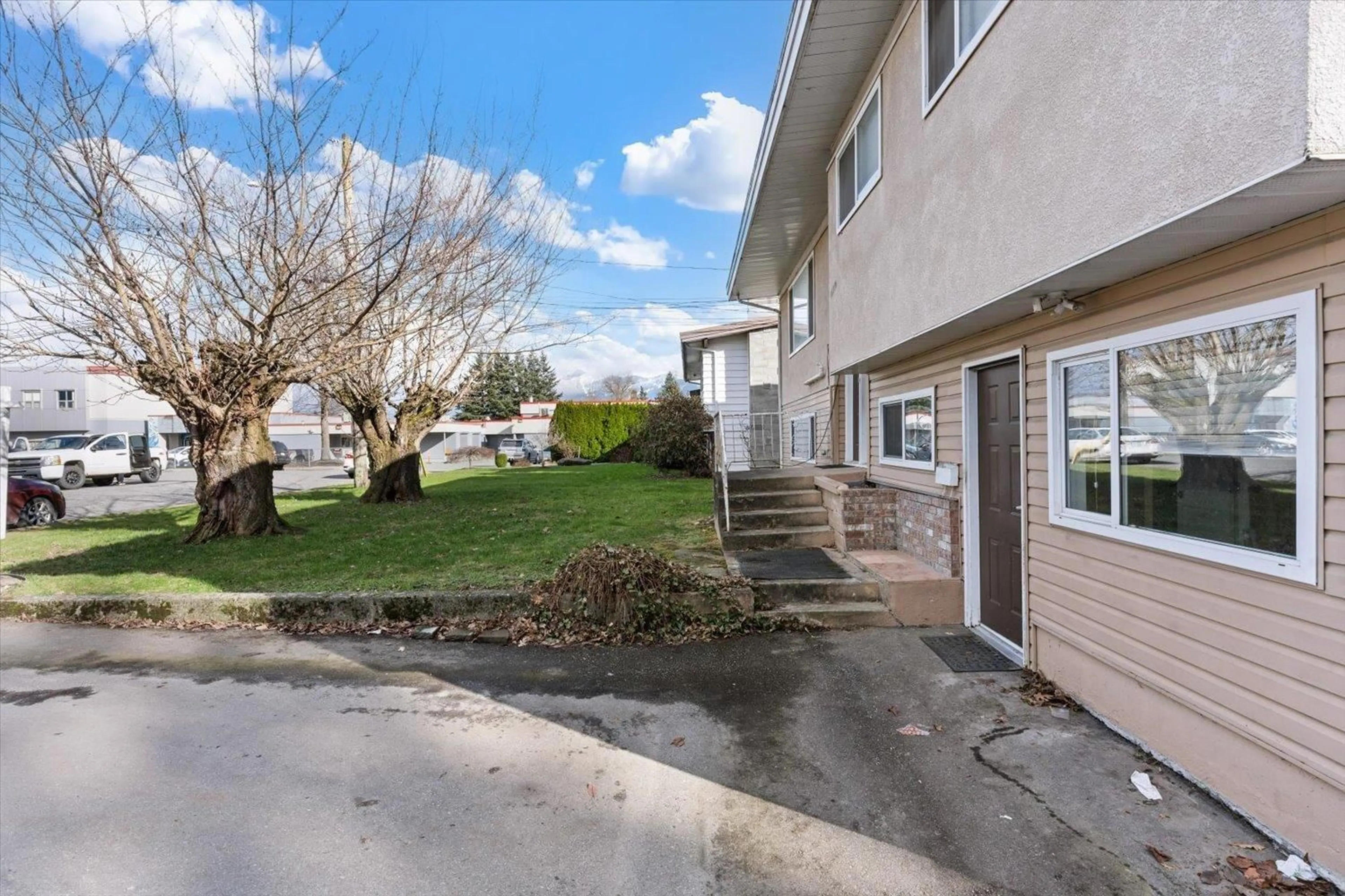 A pic from exterior of the house or condo for 46110 SOUTHLANDS CRESCENT, Chilliwack British Columbia V2P1B1