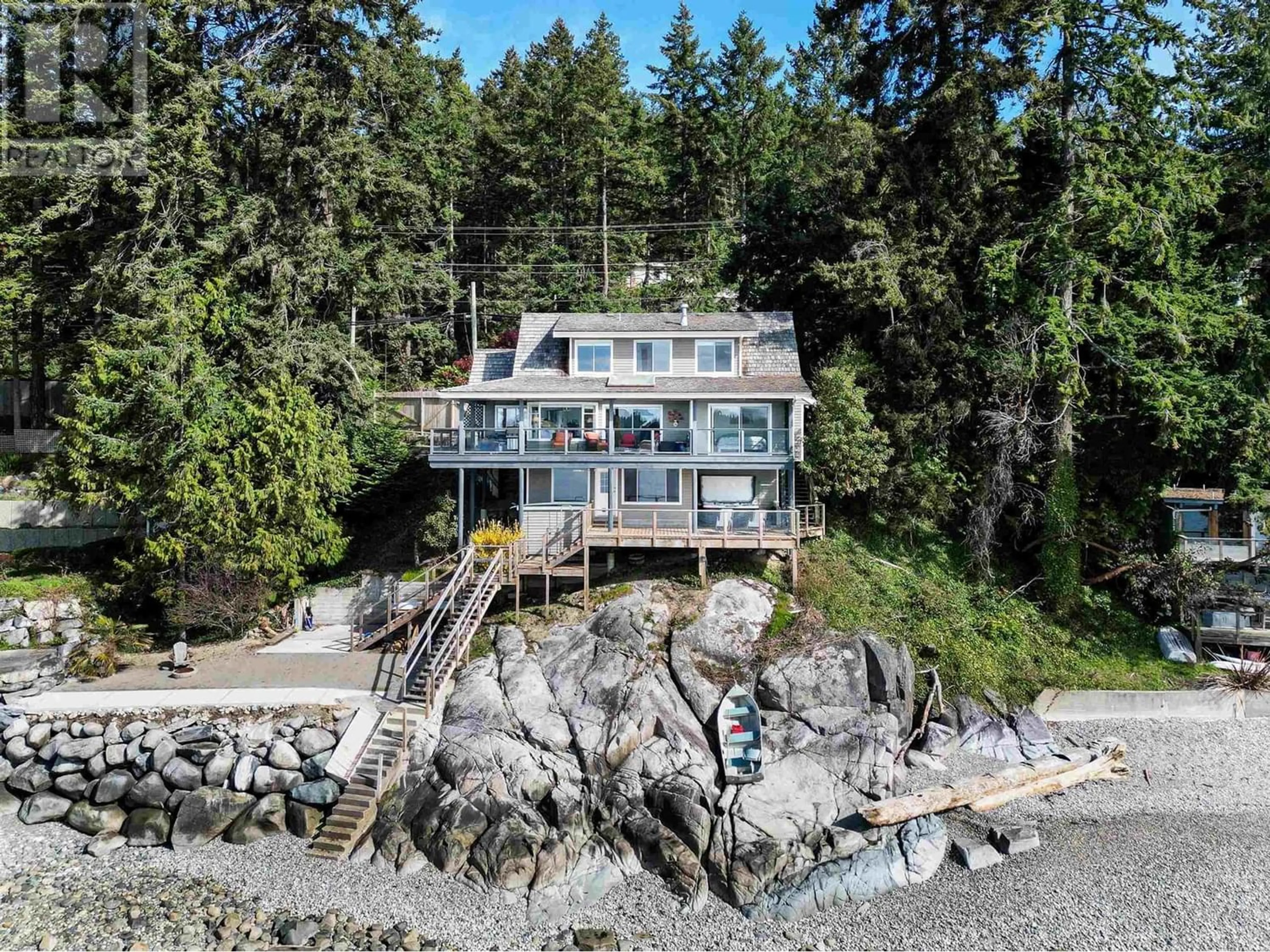 Cottage for 6643 SUNSHINE COAST HIGHWAY, Sechelt British Columbia V7Z0M9