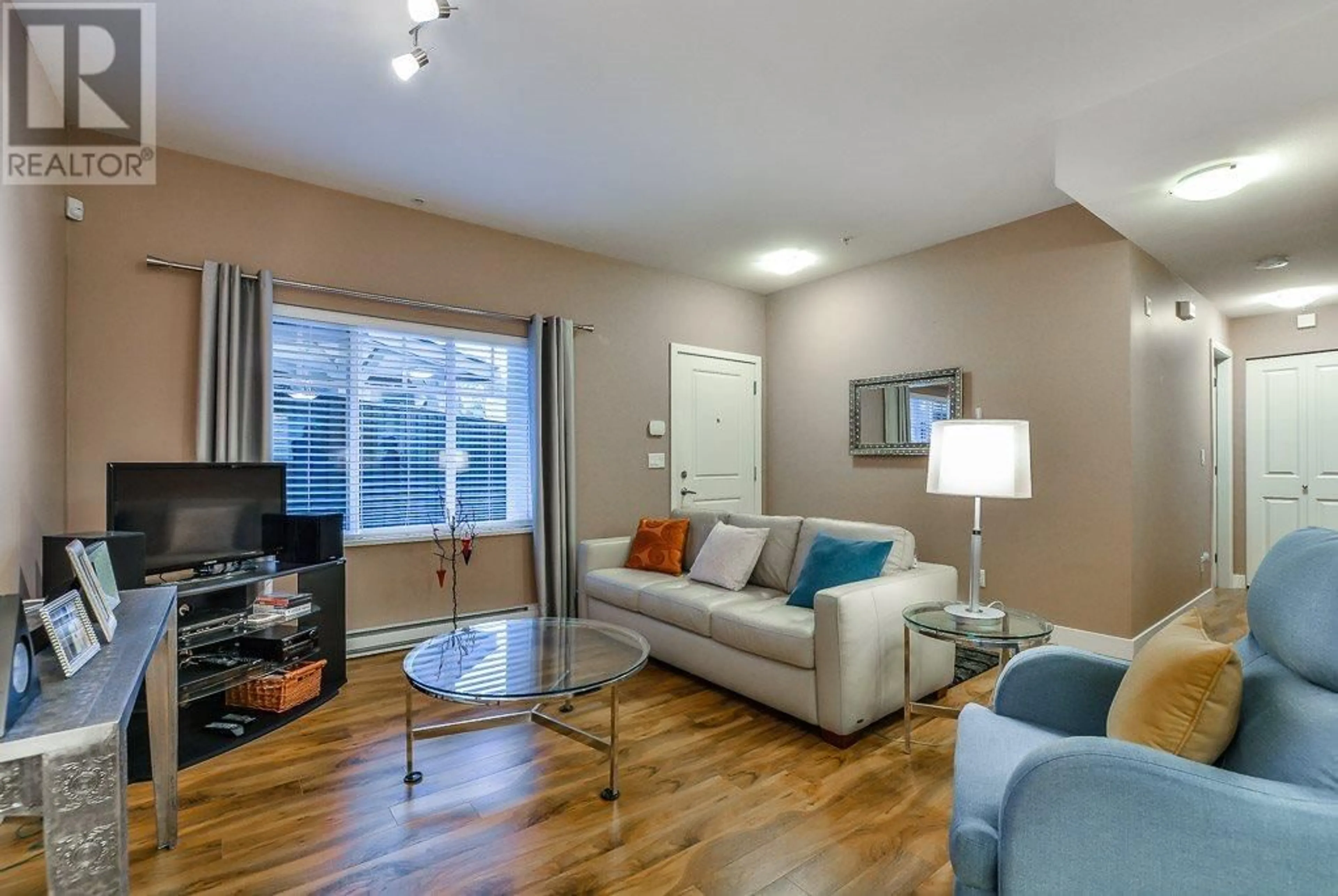 Living room for 121 3888 NORFOLK STREET, Burnaby British Columbia V5G1E5