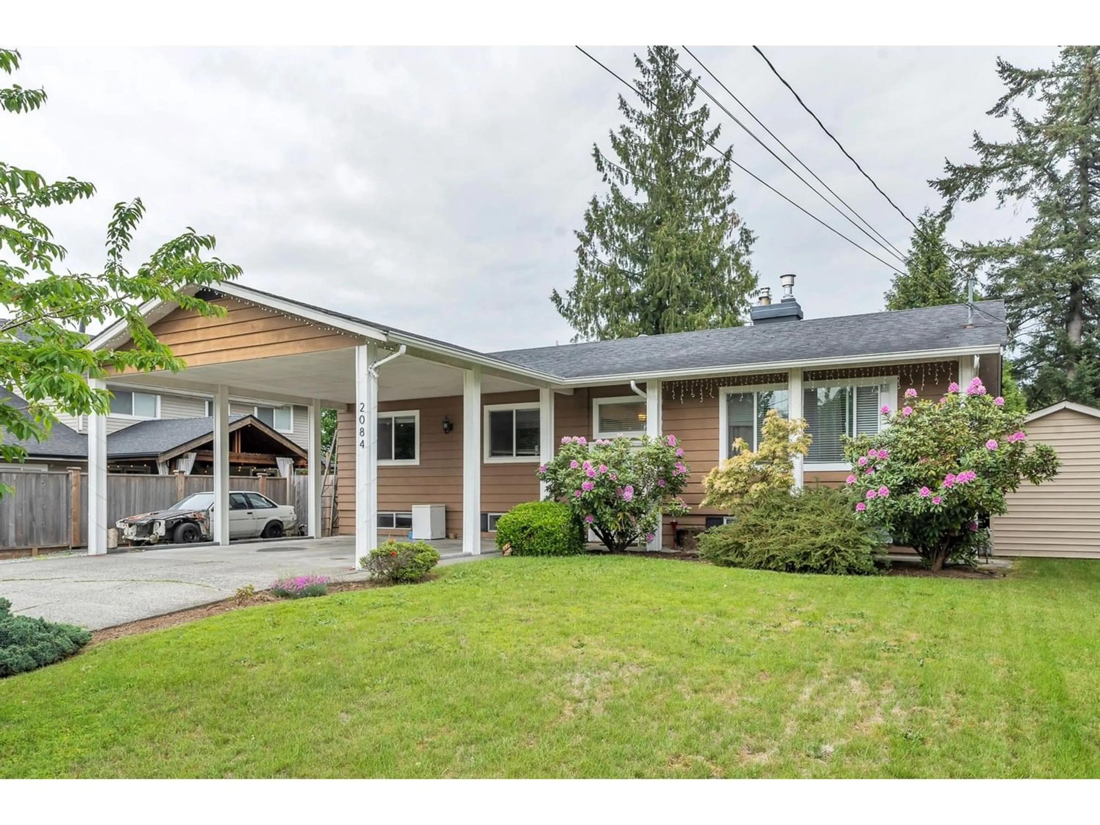 Frontside or backside of a home for 2084 WILEROSE STREET, Abbotsford British Columbia V2S2Z5