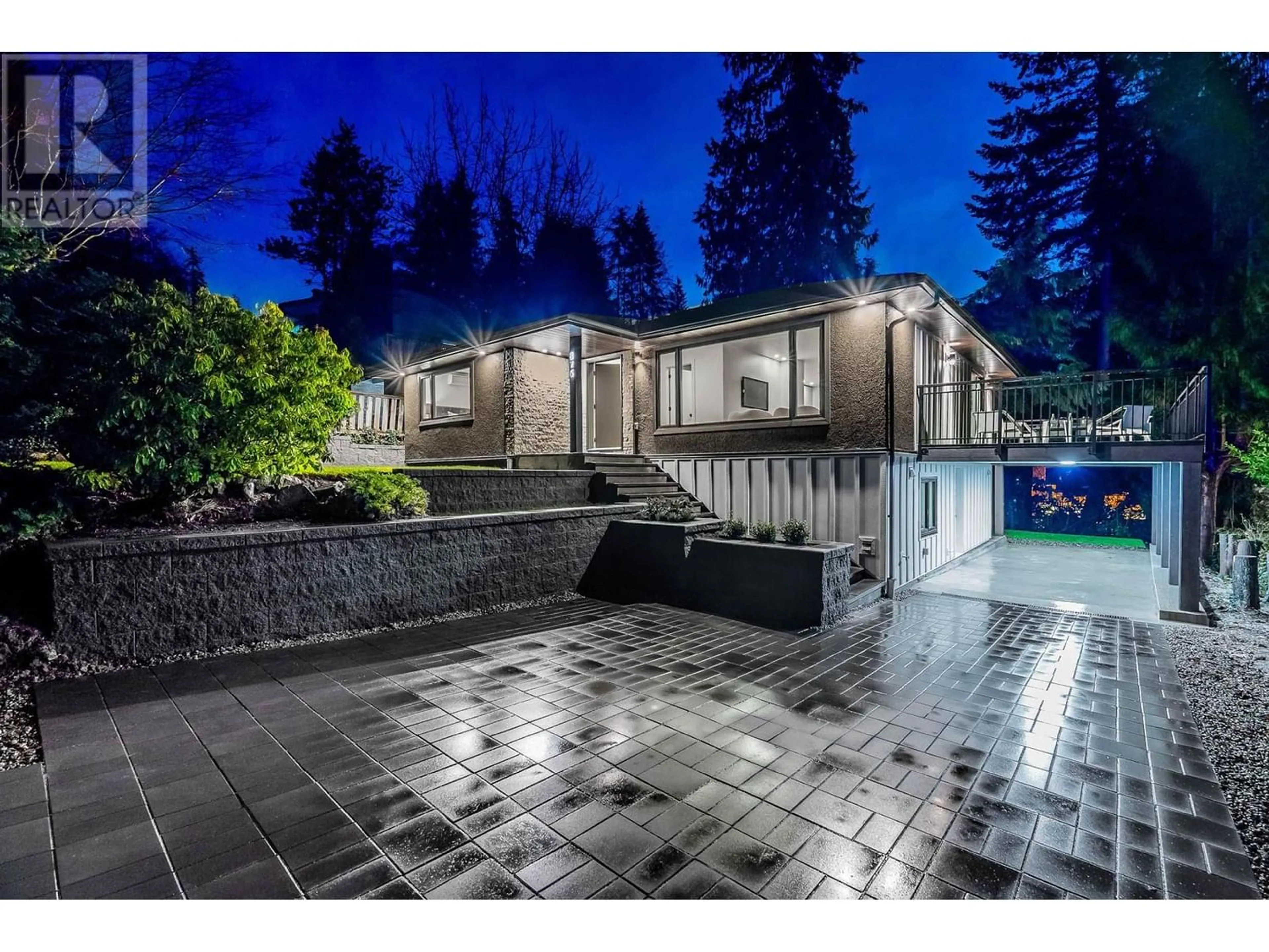 Frontside or backside of a home for 875 CANYON BOULEVARD, North Vancouver British Columbia V7R2J7