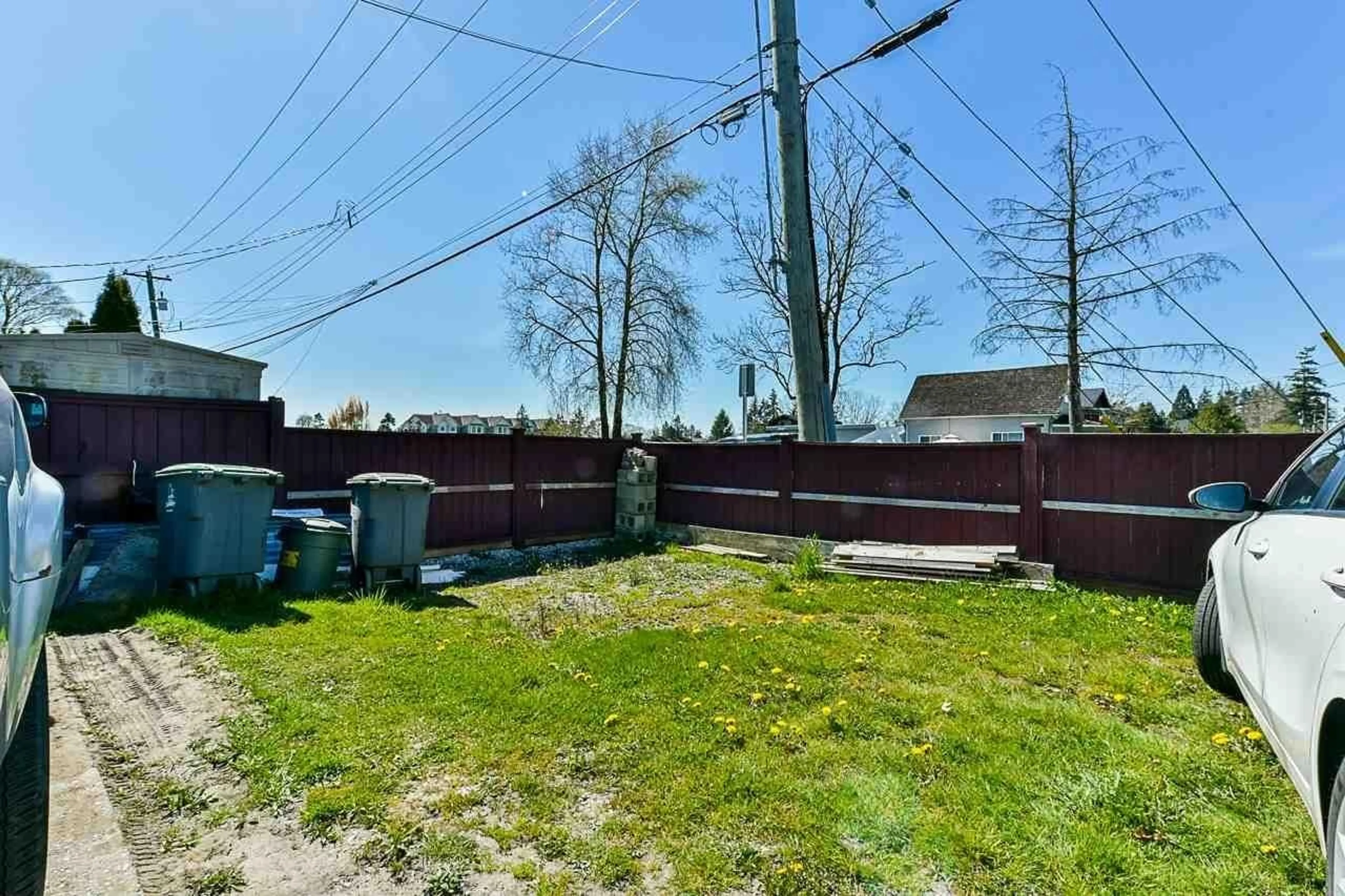 Fenced yard for 5995 176 STREET, Surrey British Columbia V3S4E6