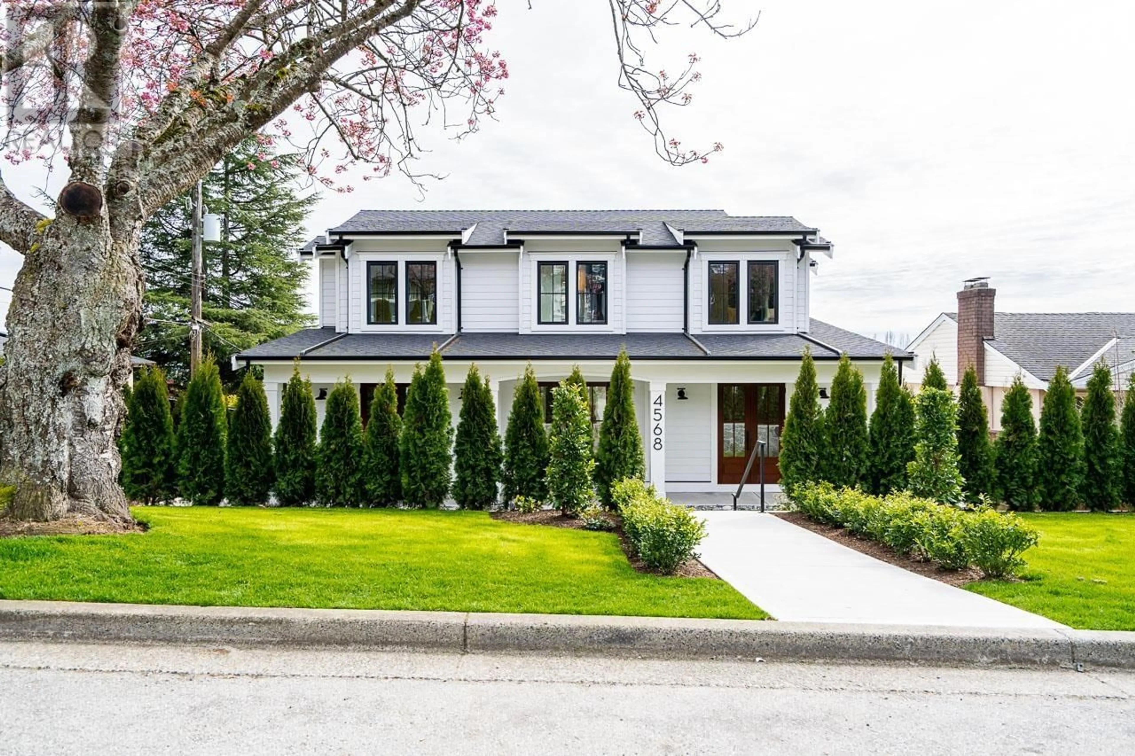 Outside view for 4568 MCKEE STREET, Burnaby British Columbia V5J2S8