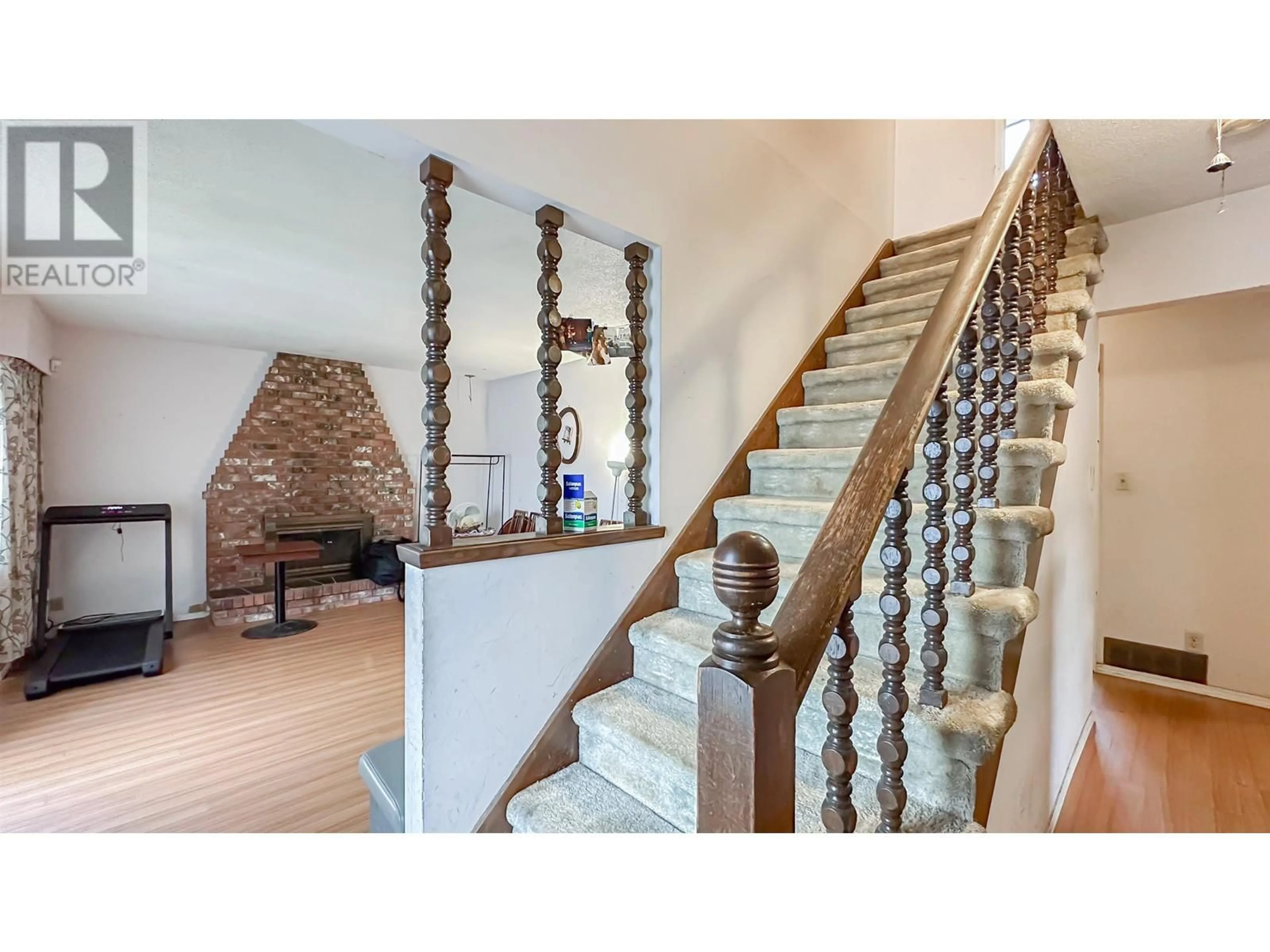 Stairs for 9660 FRANCIS ROAD, Richmond British Columbia V6Y1B3