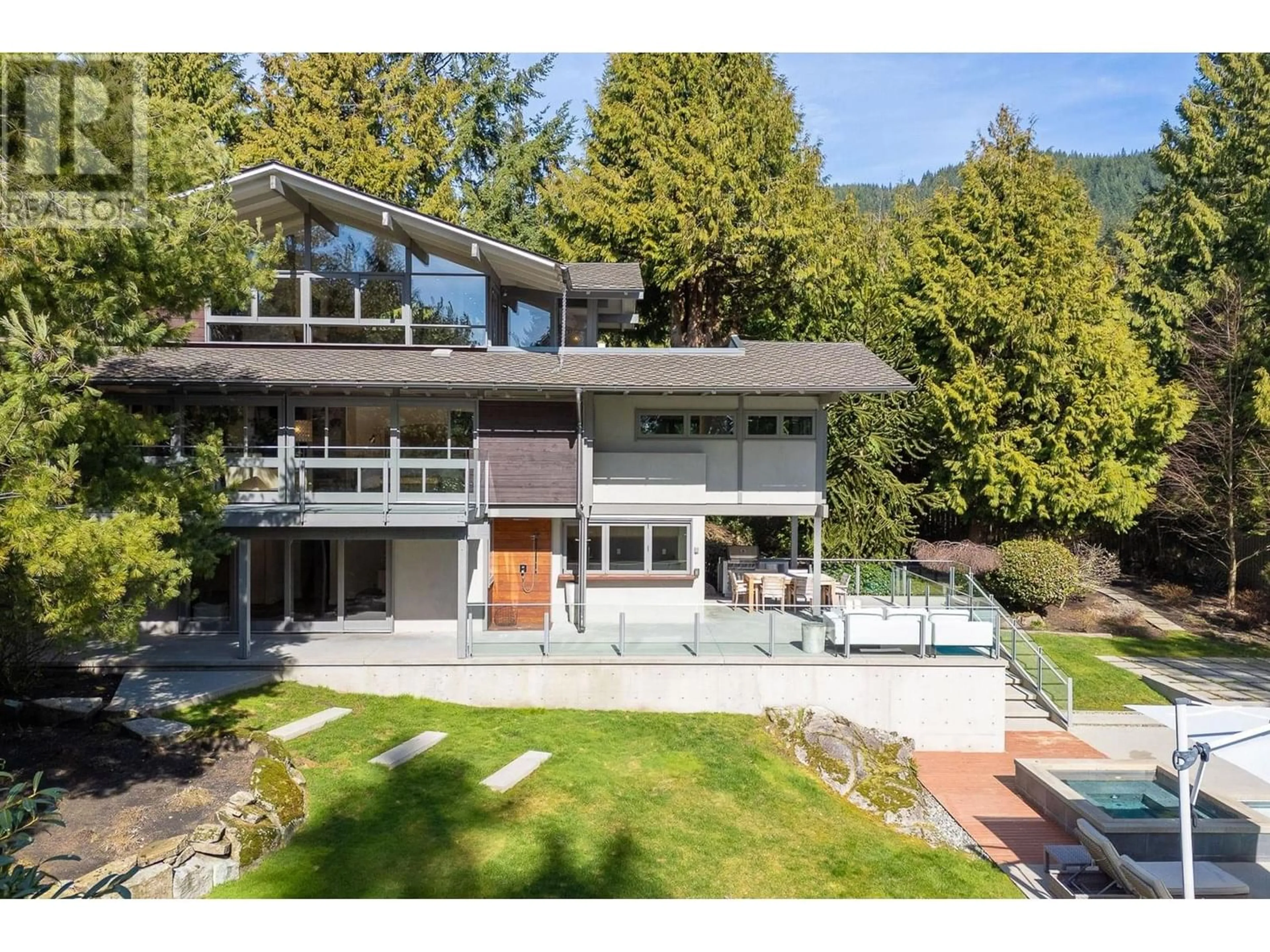 Frontside or backside of a home for 3956 WESTRIDGE AVENUE, West Vancouver British Columbia V7V3H7