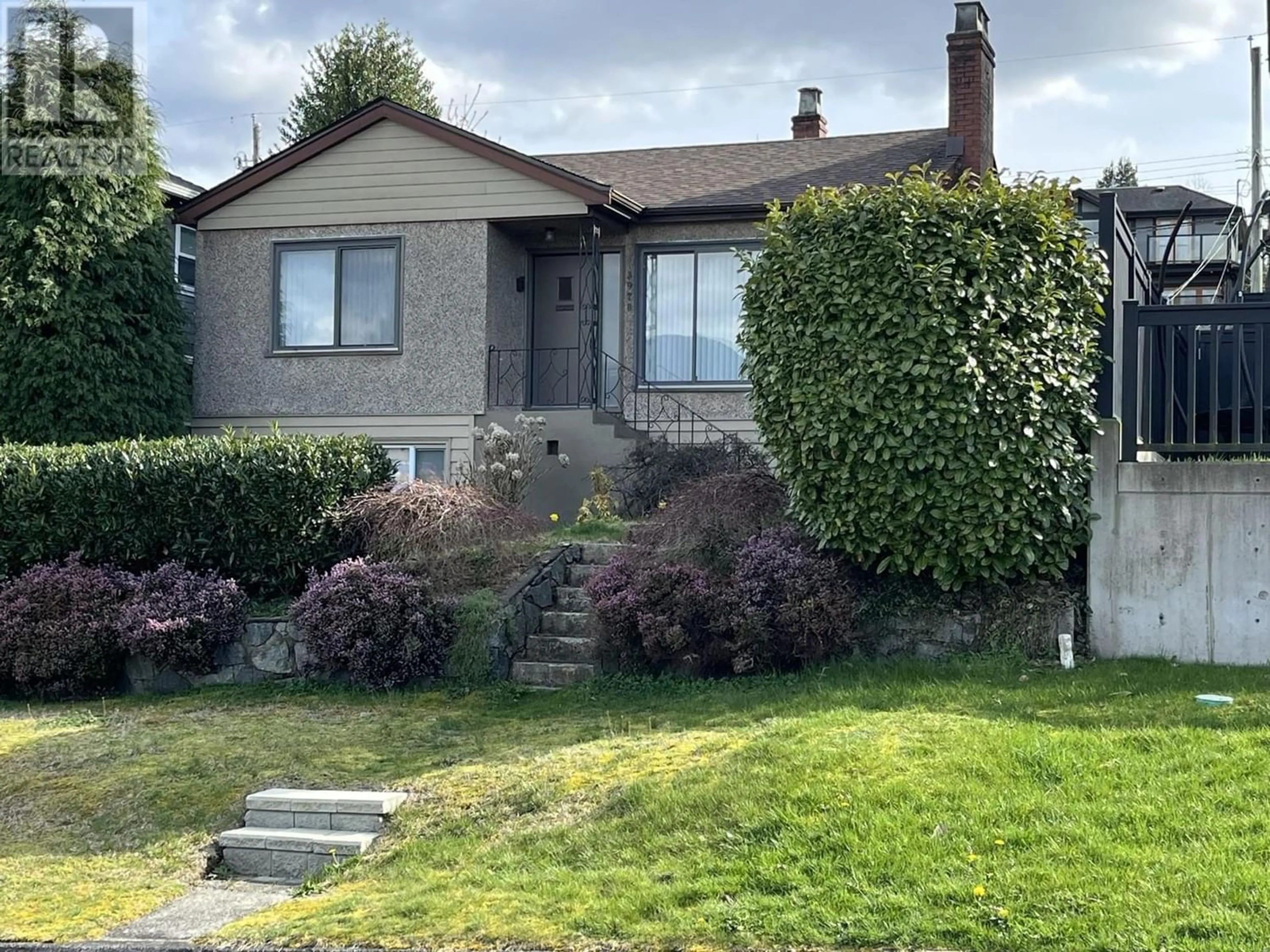 Frontside or backside of a home for 3970 EDINBURGH STREET, Burnaby British Columbia V5C1R7