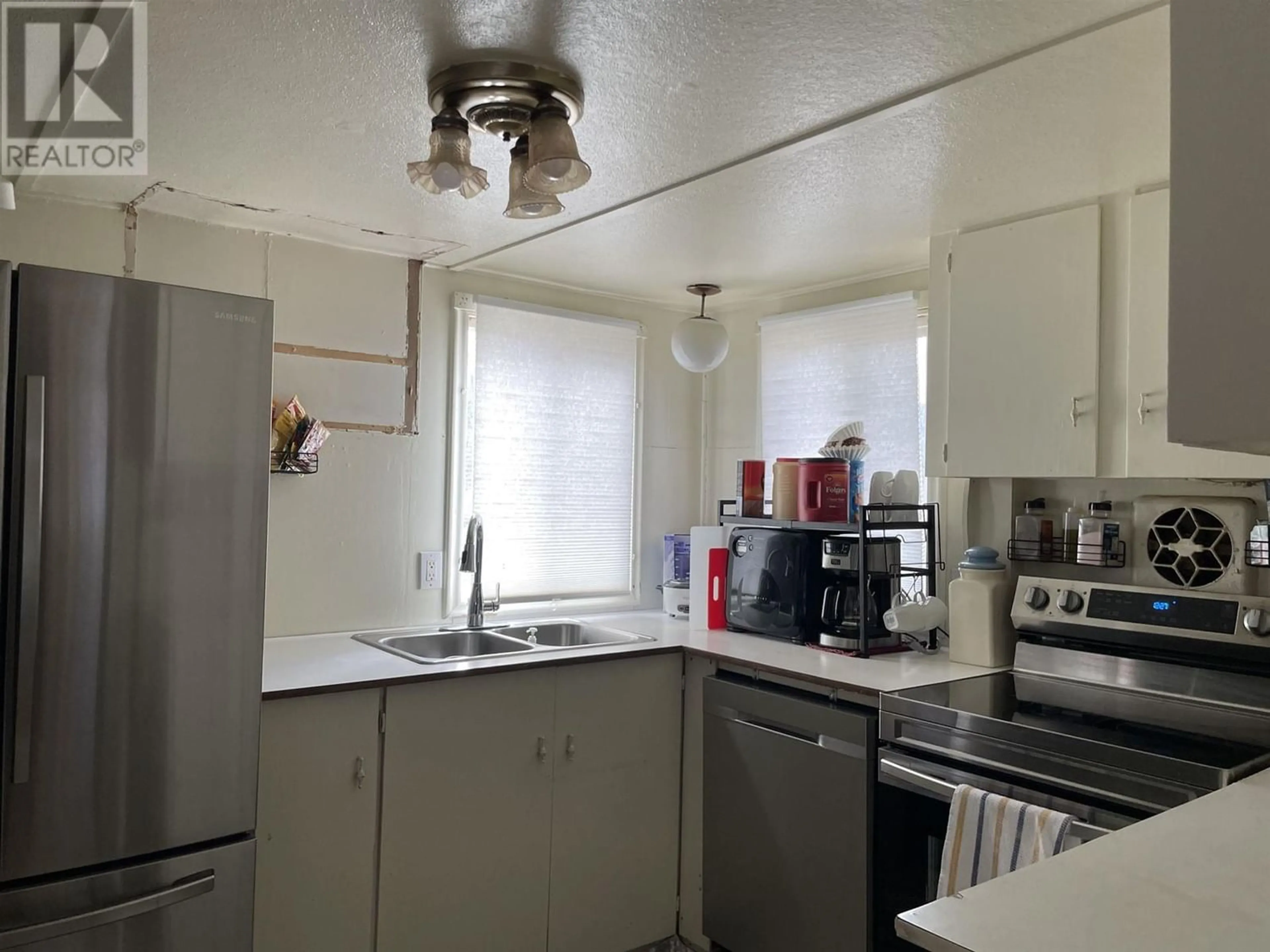 Standard kitchen, unknown for 2320 ROYAL CRESCENT, Prince George British Columbia V2L4W5