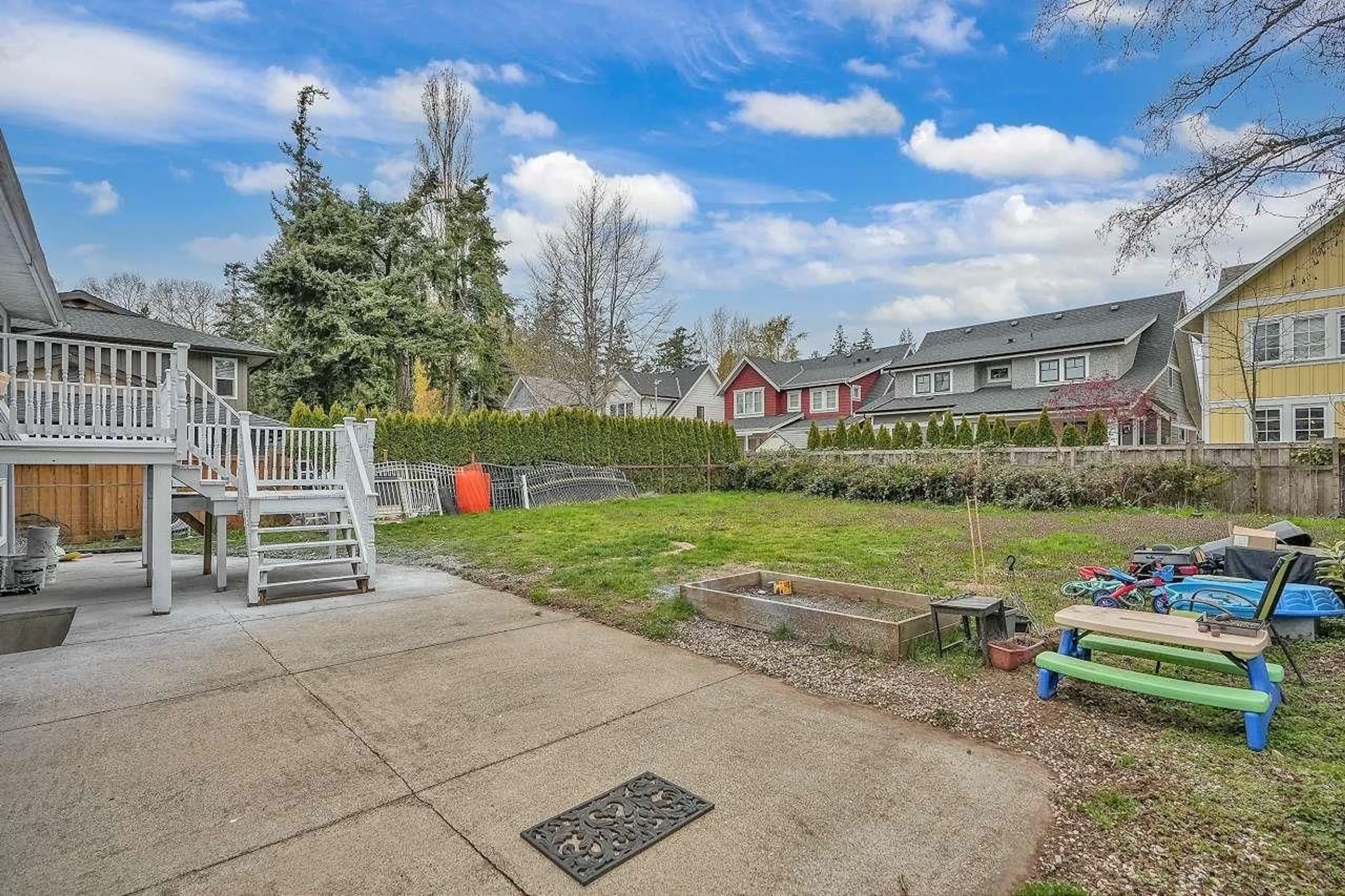 Fenced yard for 12931 14A AVENUE, Surrey British Columbia V4A1H6