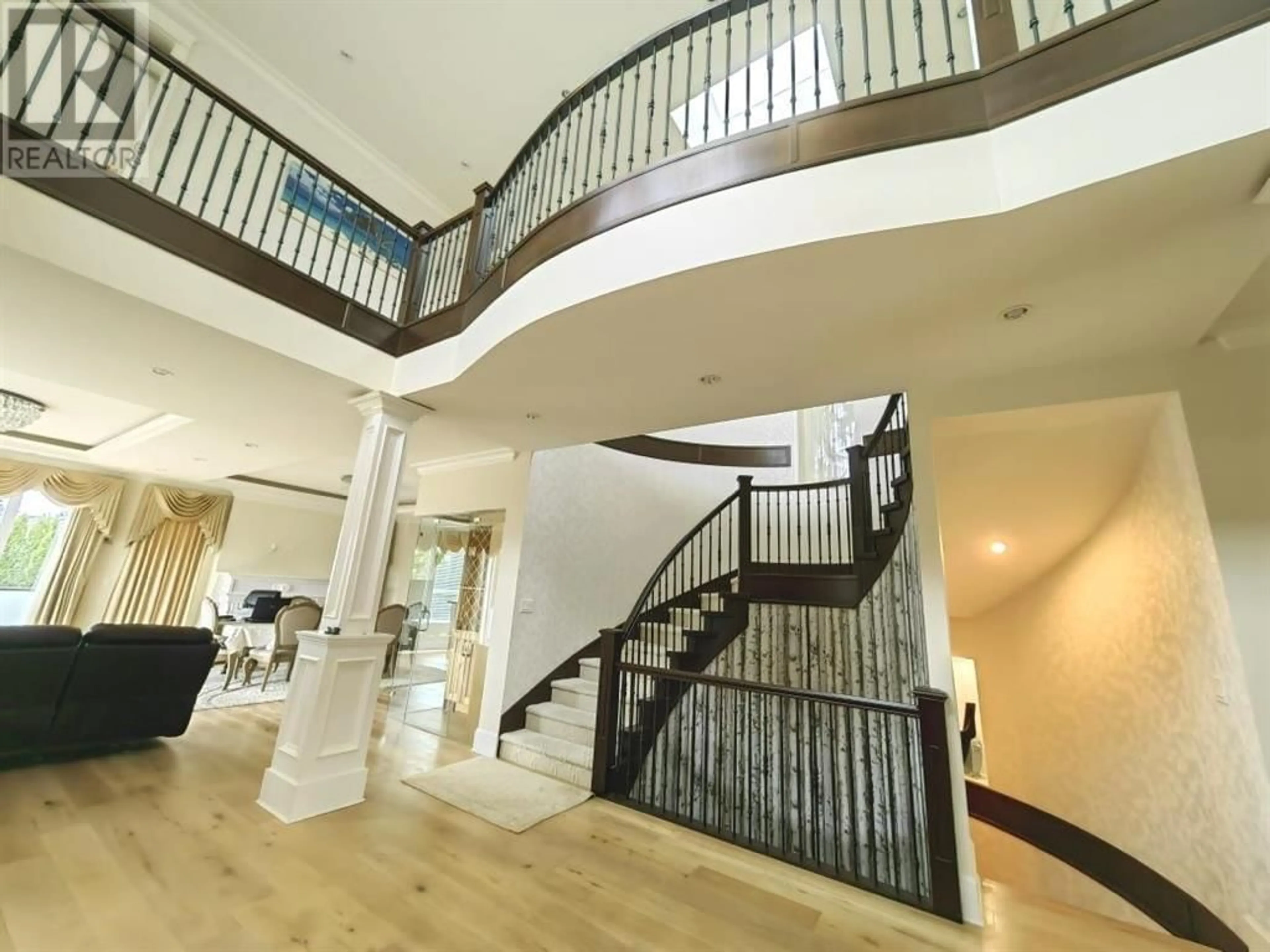 Indoor foyer for 5890 EMPRESS AVENUE, Burnaby British Columbia V5E2S2