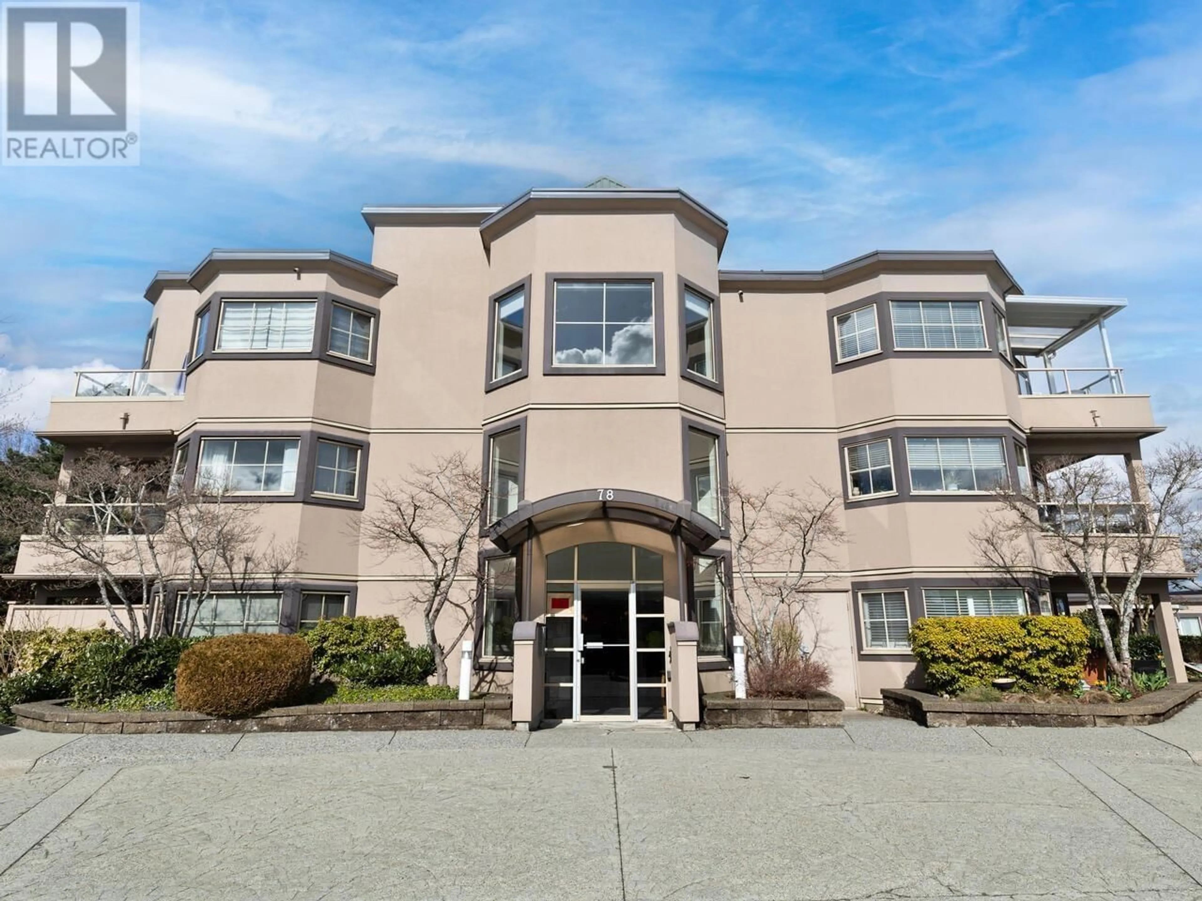 A pic from exterior of the house or condo for 304 78 RICHMOND STREET, New Westminster British Columbia V3L5T2